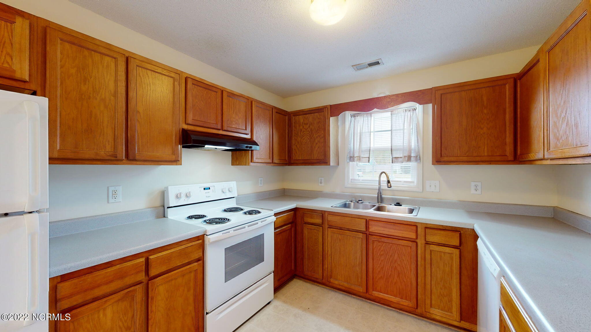 100550244 | Photo 11