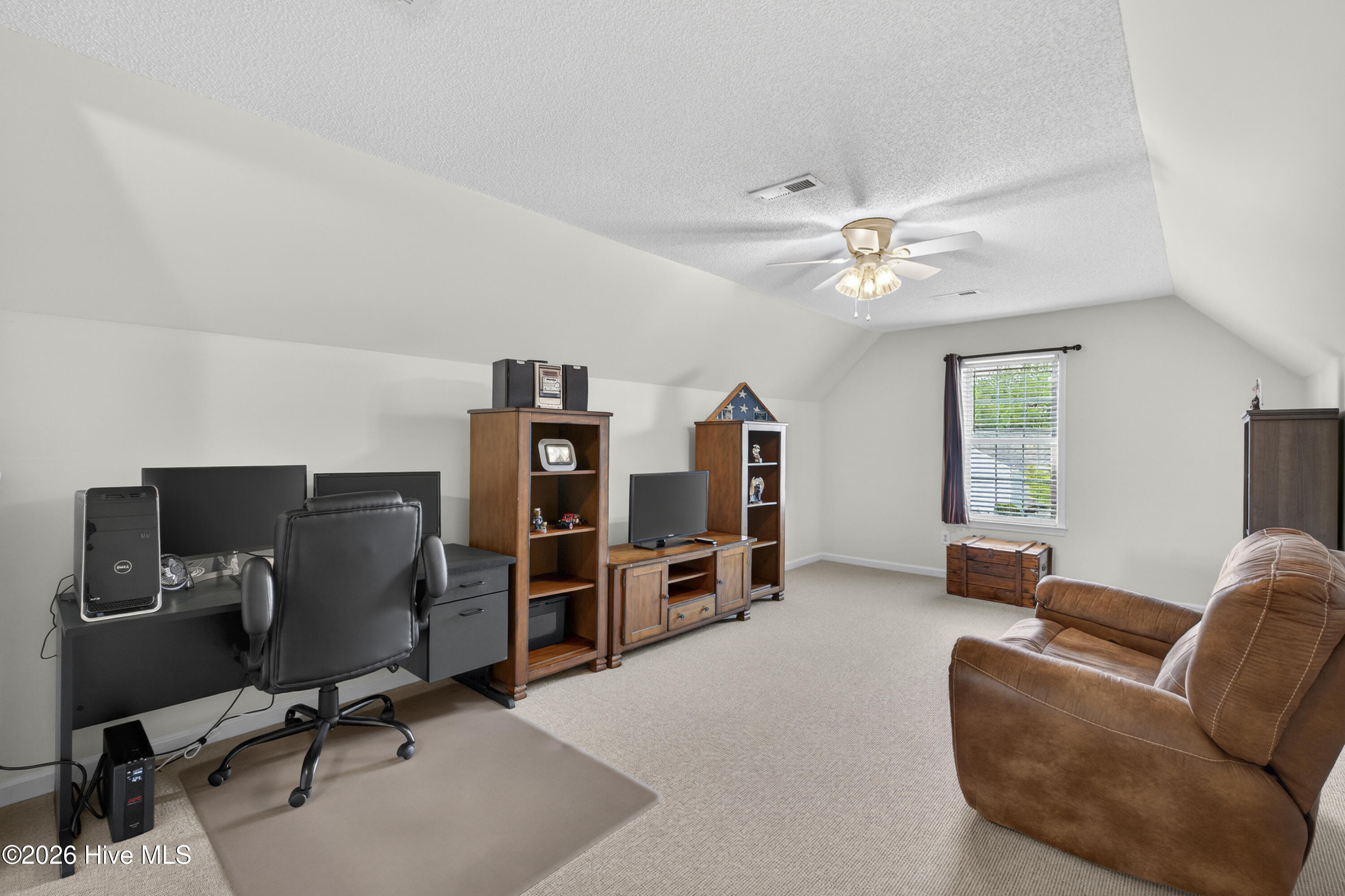 100565097 | Photo 26