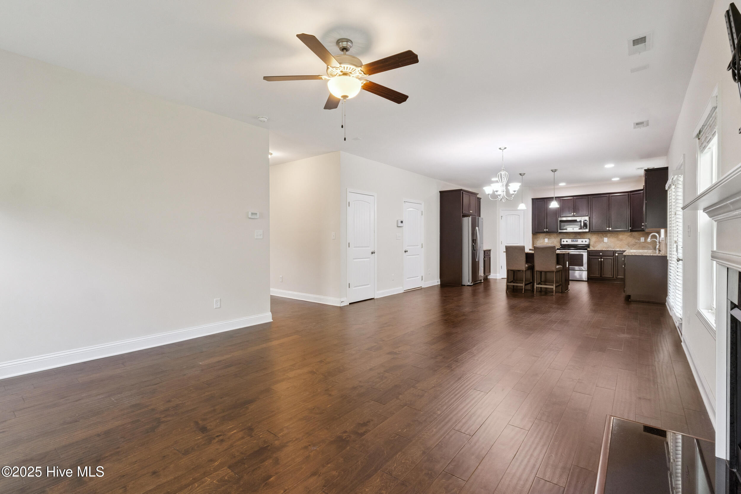 100521845 | Photo 14