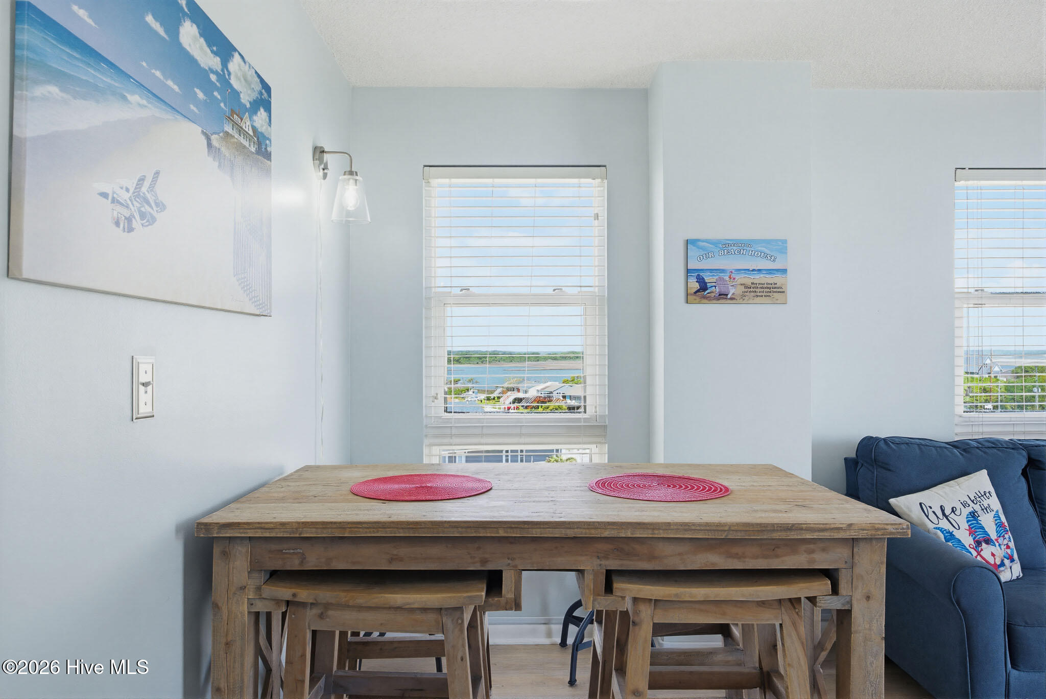 100569800 | Photo 11