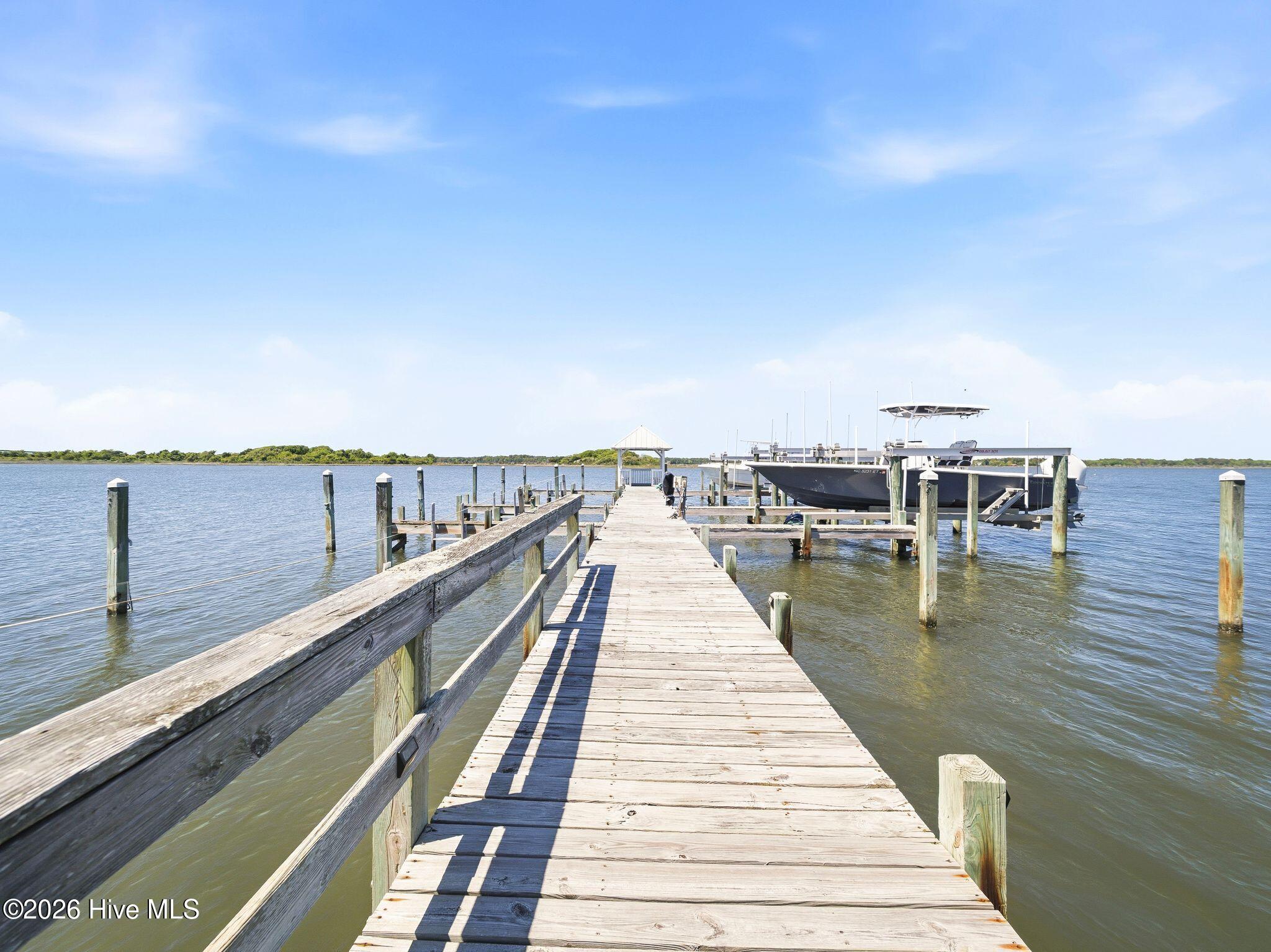 100569349 | Photo 114