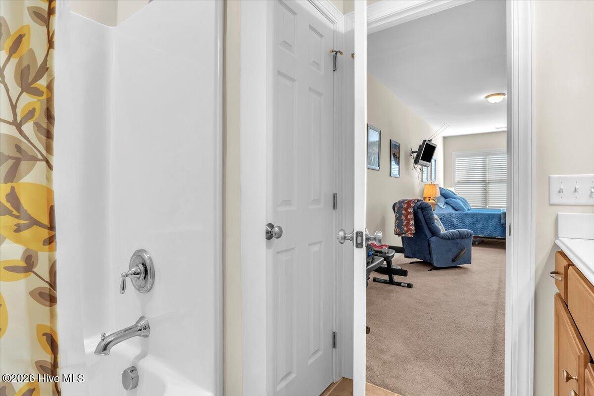 100549972 | Photo 47