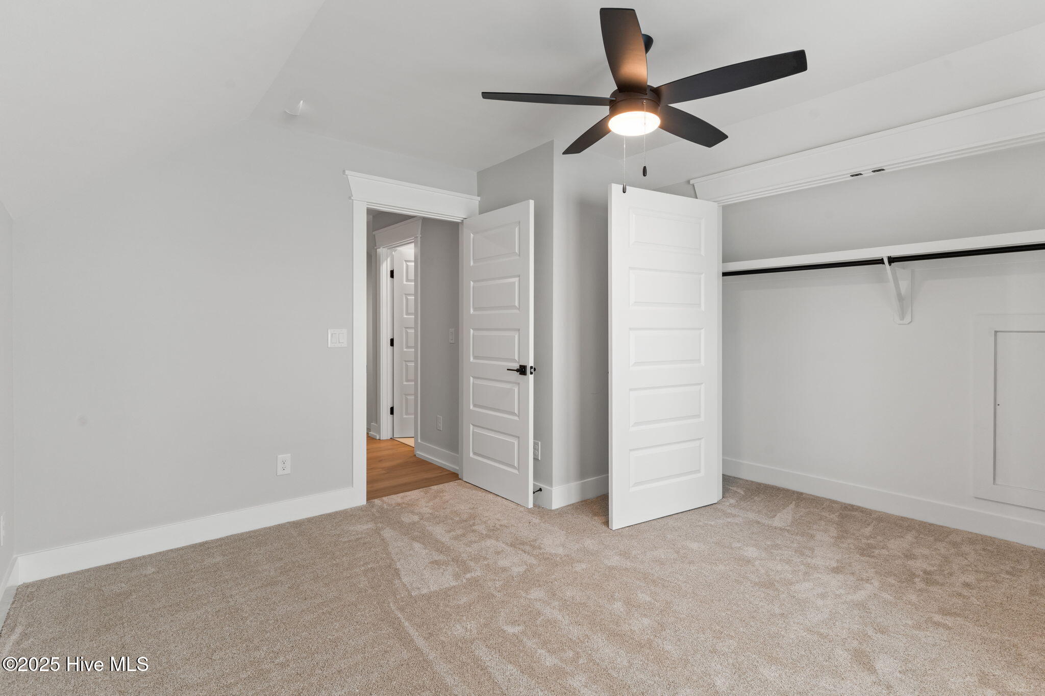 100479579 | Photo 51