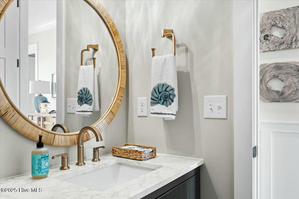 100498532 | Photo 13