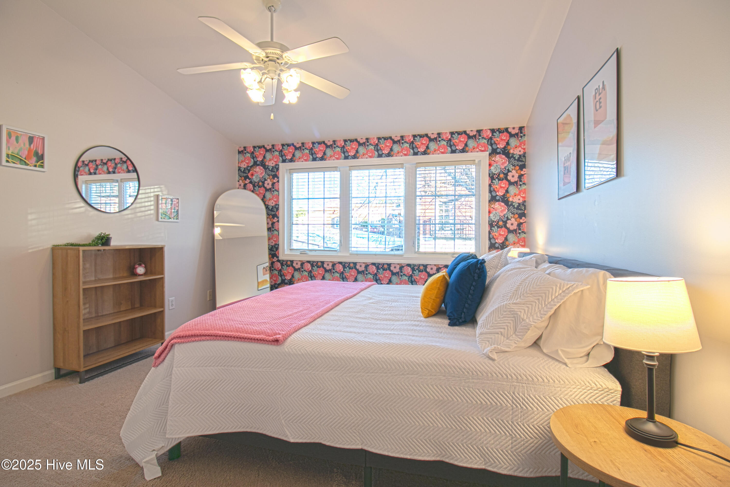 100545473 | Photo 44