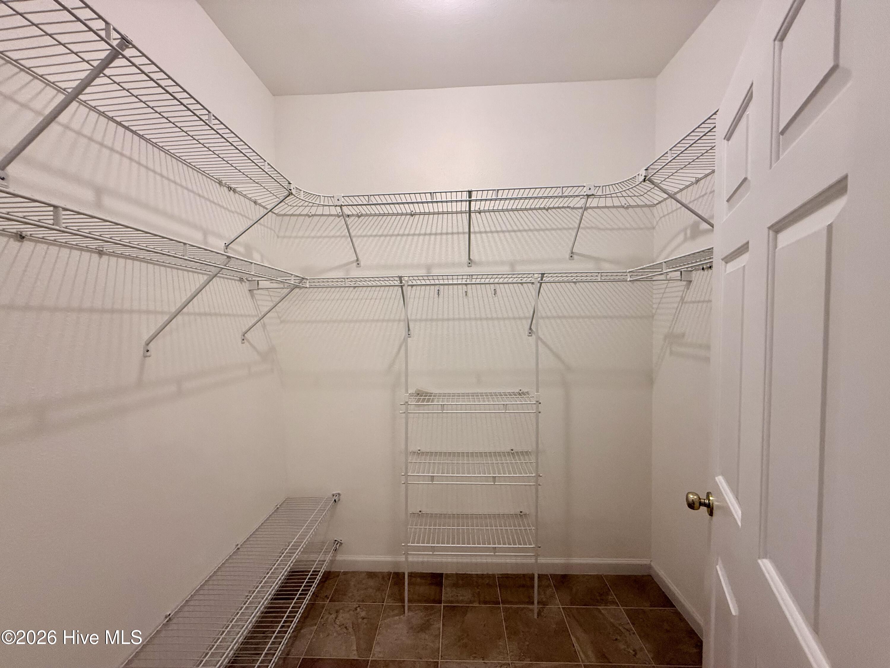 100570060 | Photo 14