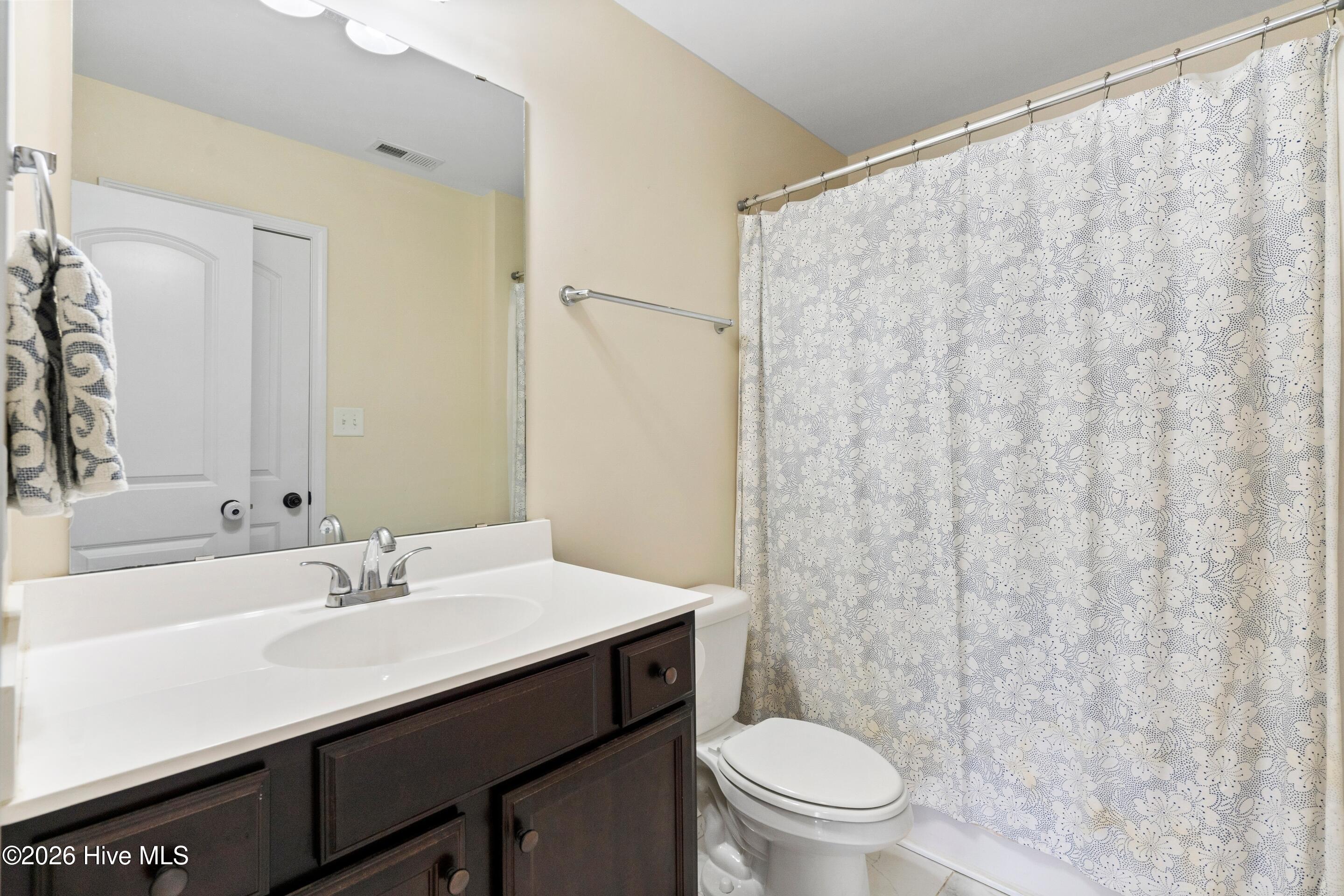 100548782 | Photo 26