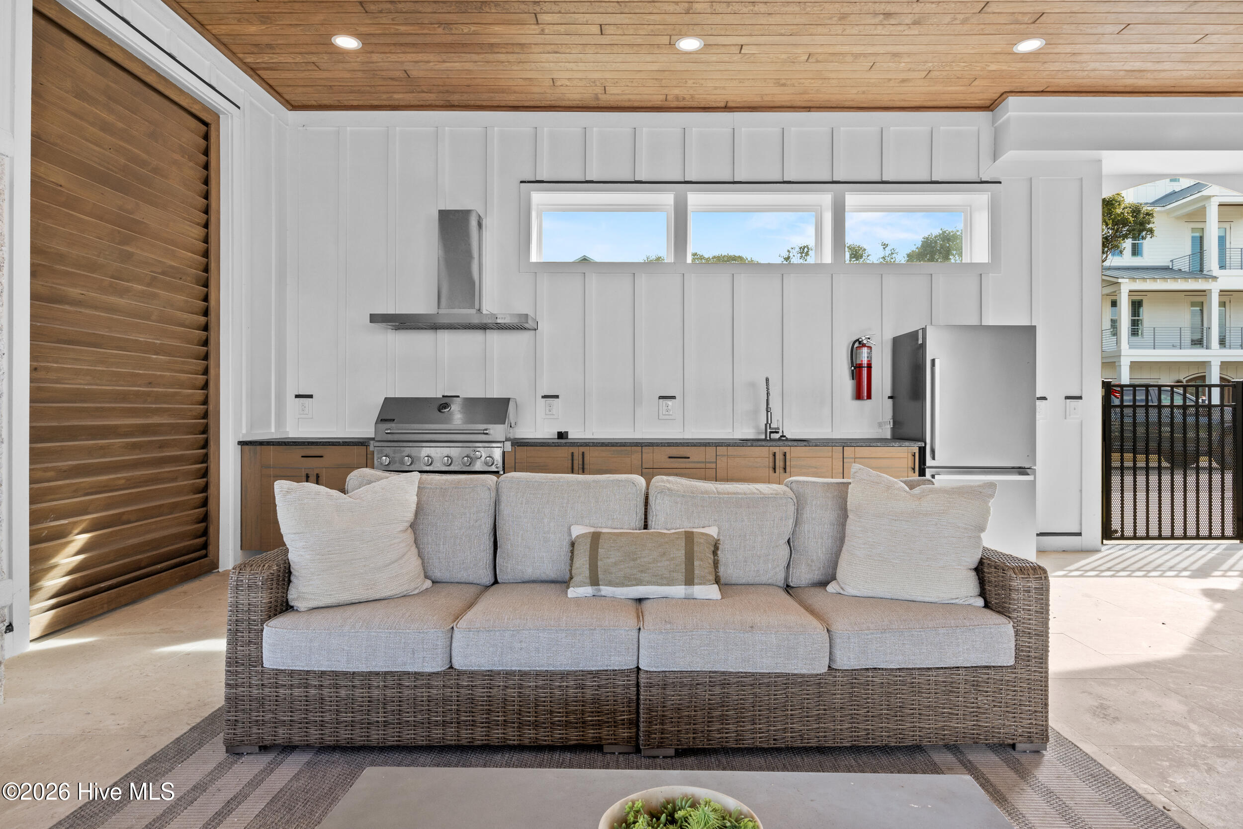 100543064 | Photo 68