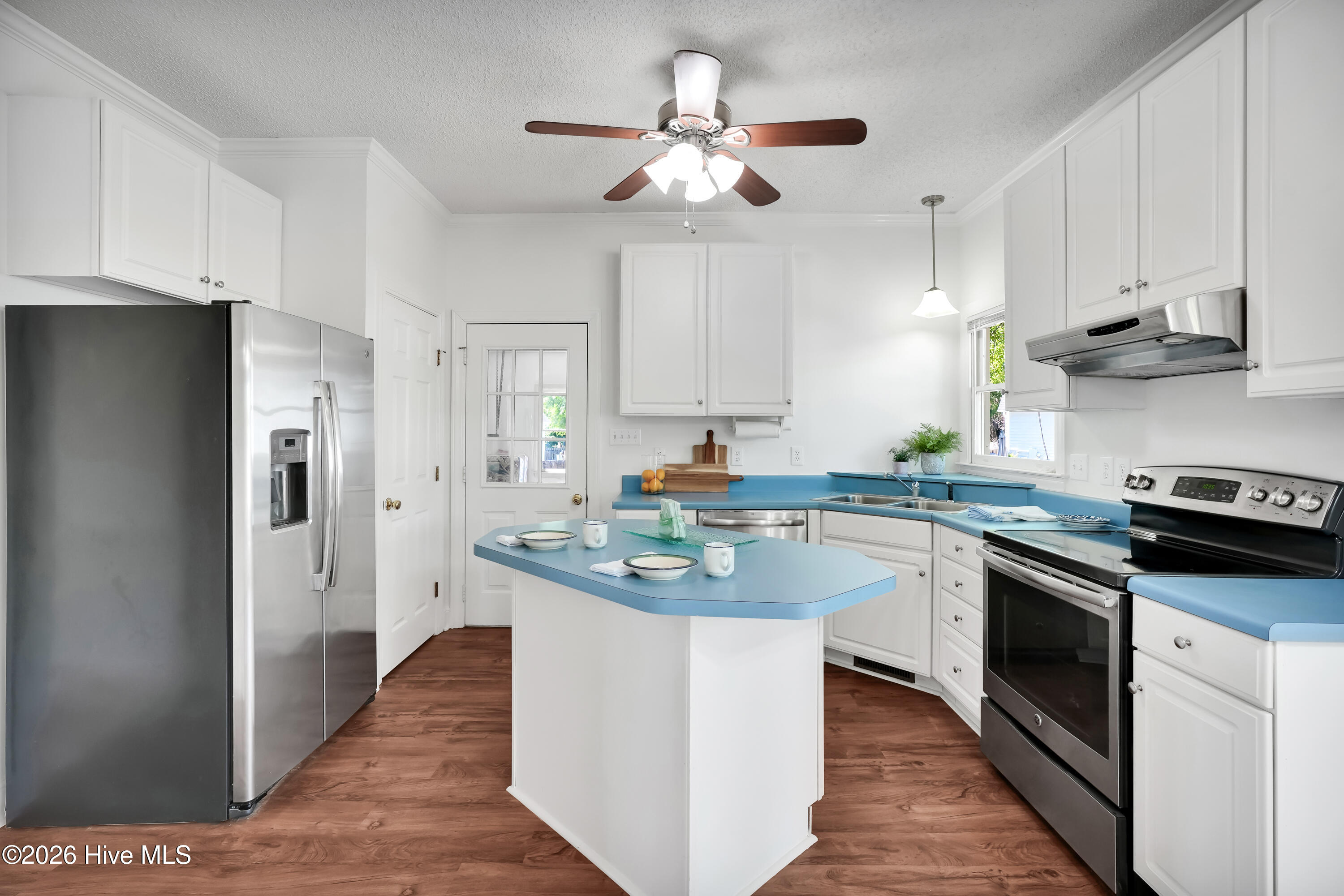 100570472 | Photo 17