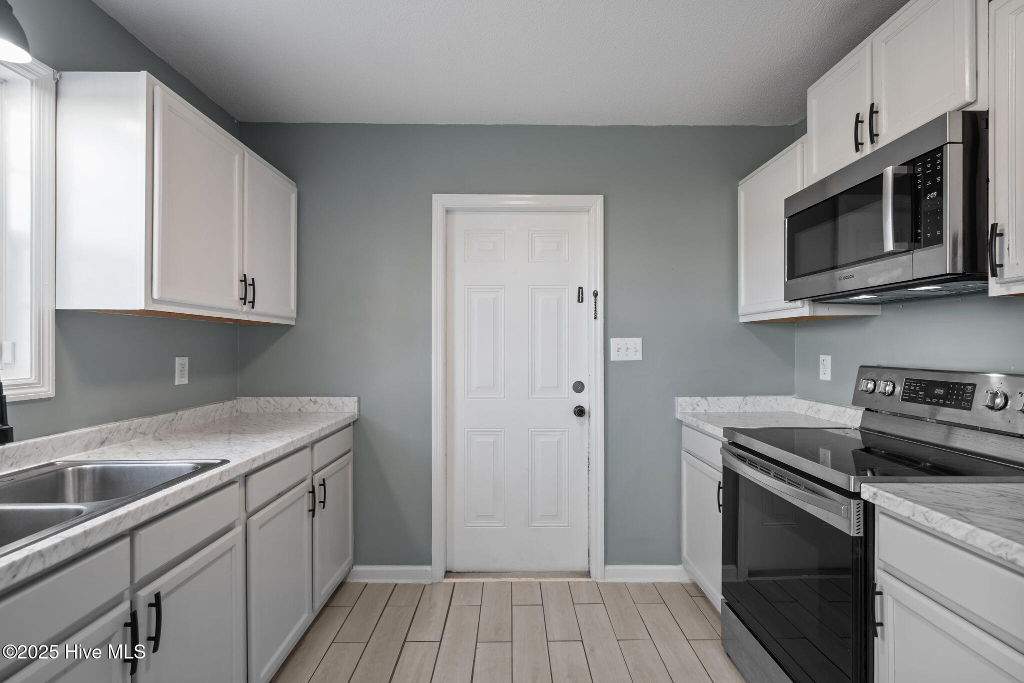 100545189 | Photo 11