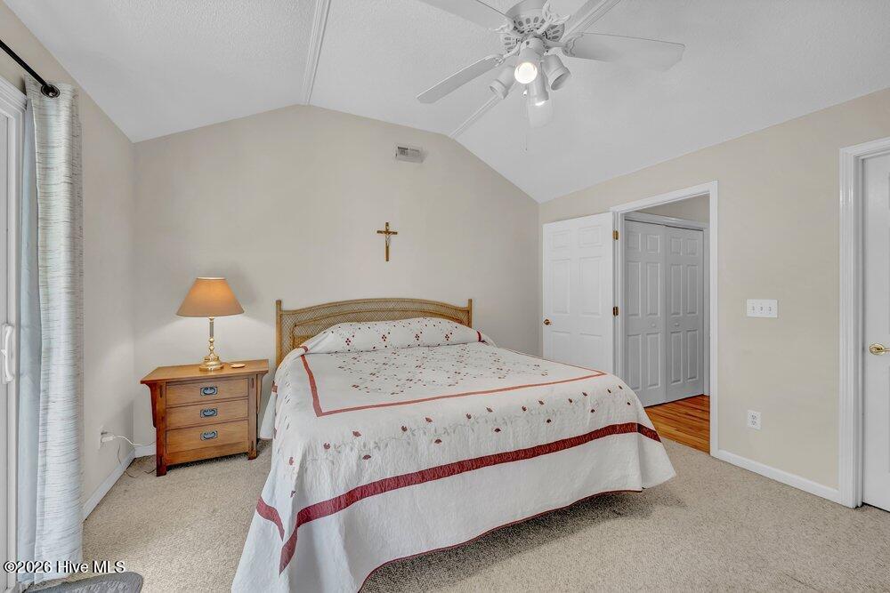 100558144 | Photo 15