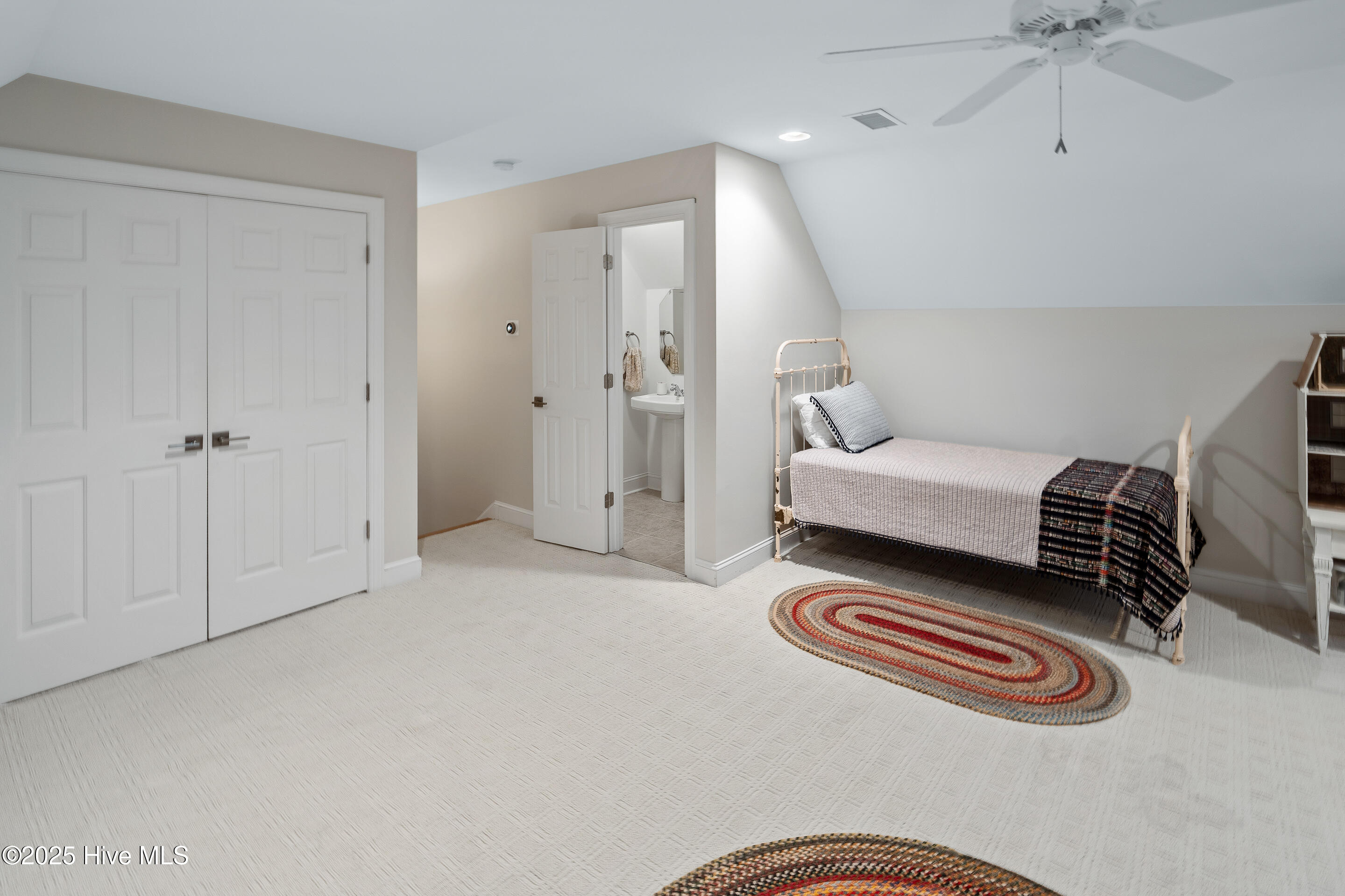 100535397 | Photo 49