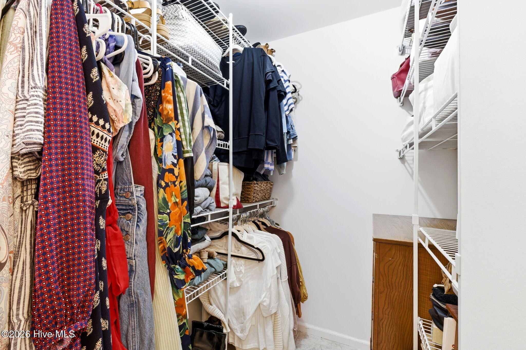 100557062 | Photo 18