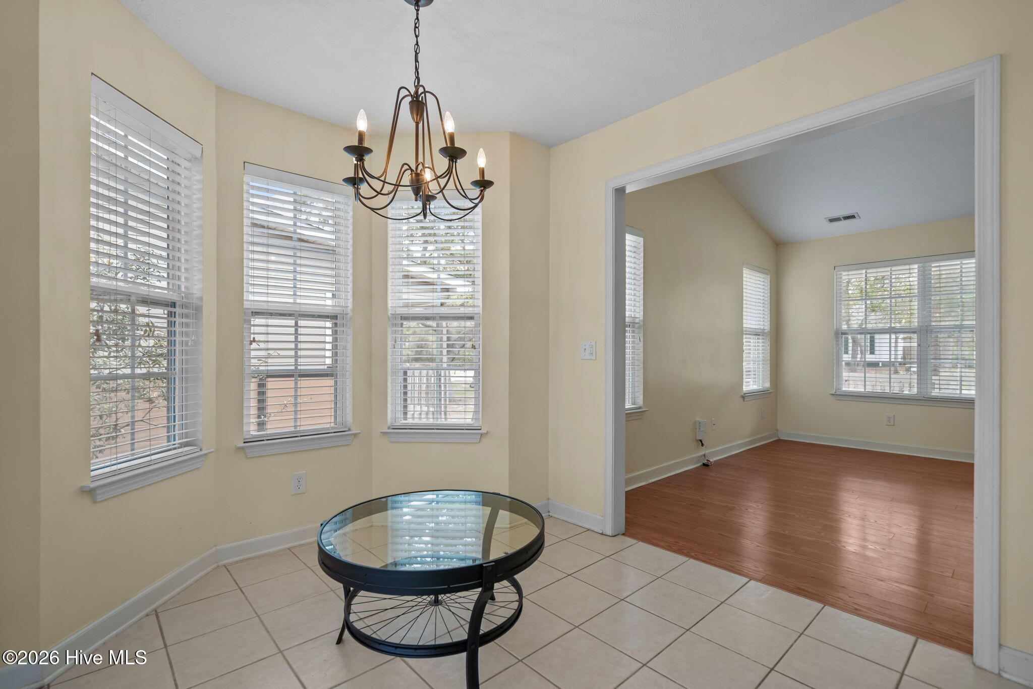 100564732 | Photo 14