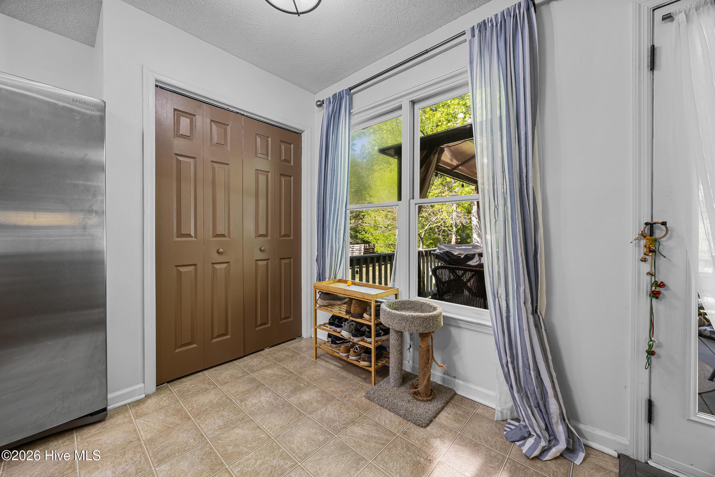 100566789 | Photo 30