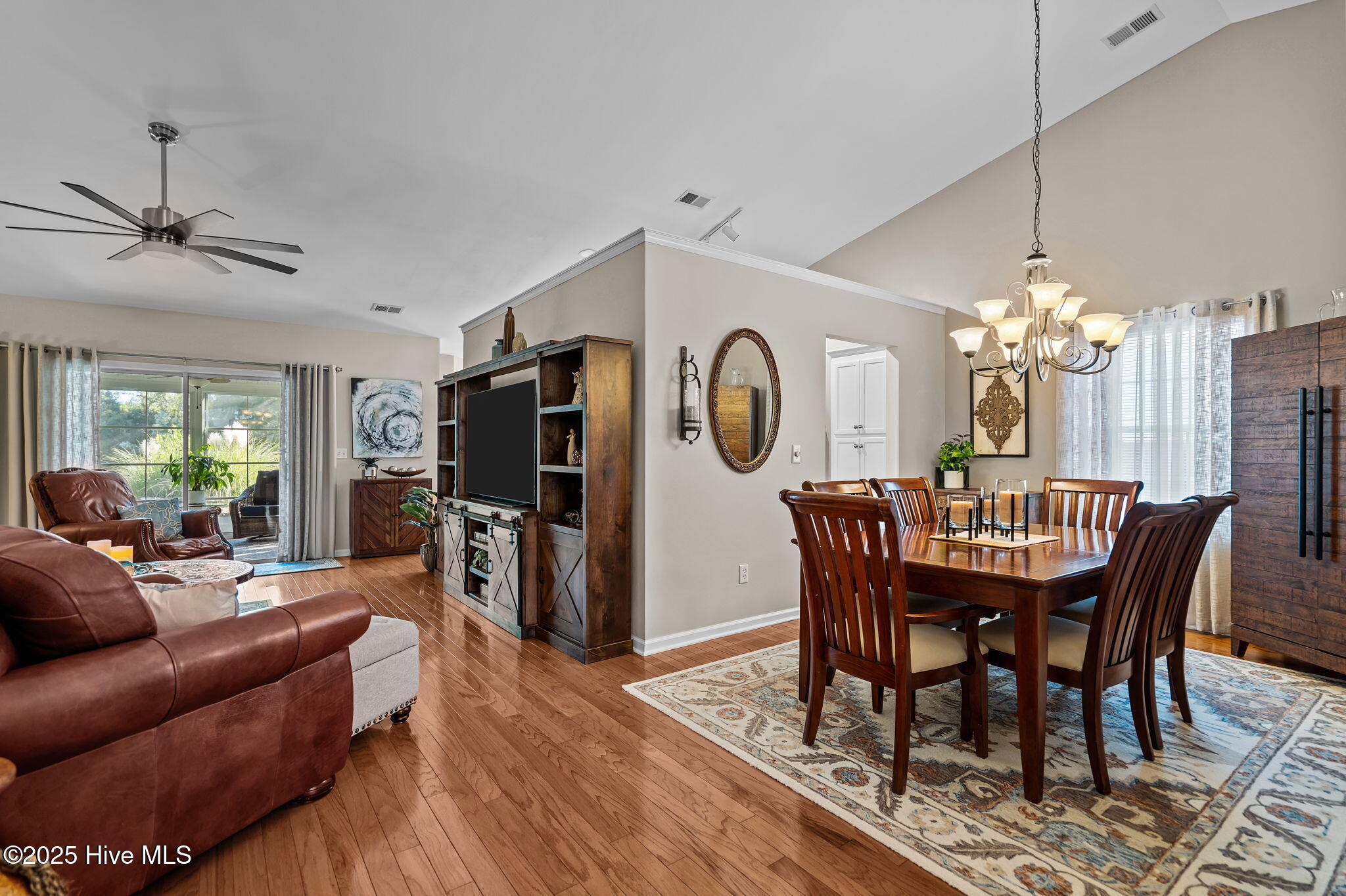 100540137 | Photo 10