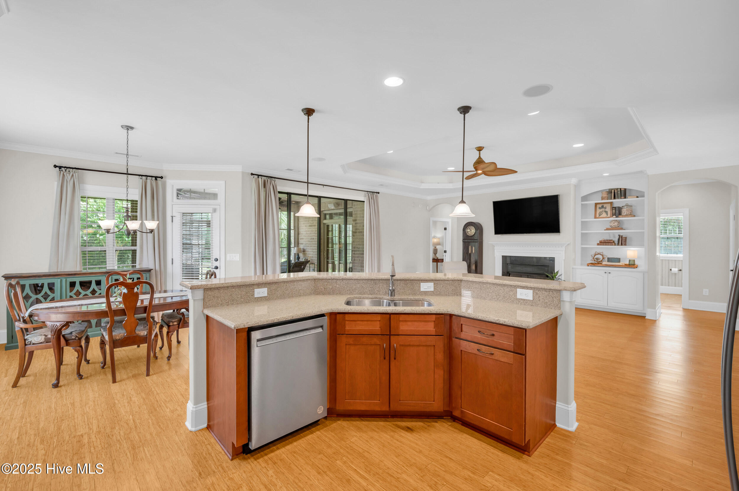 100517542 | Photo 14