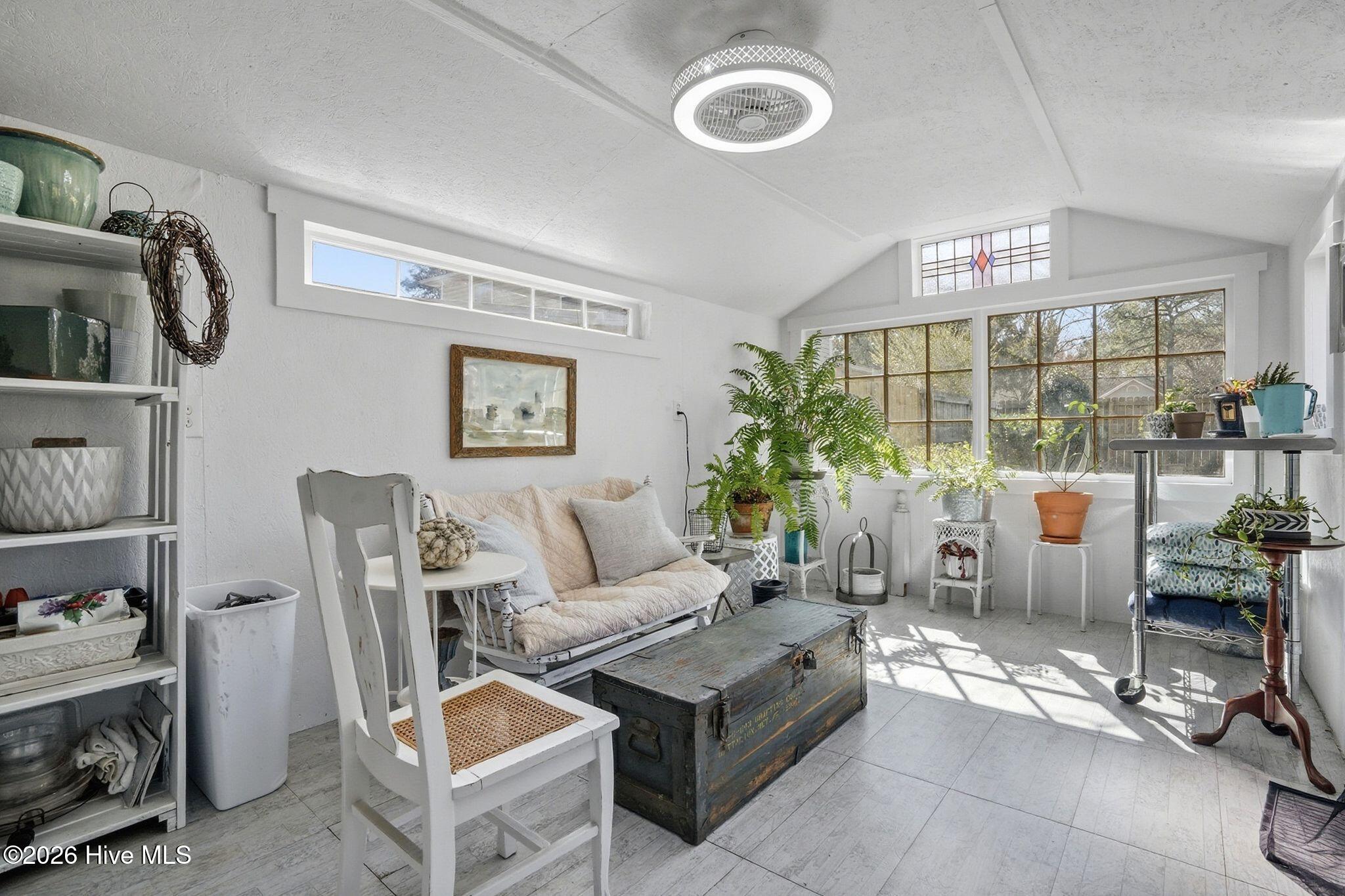 100557423 | Photo 71