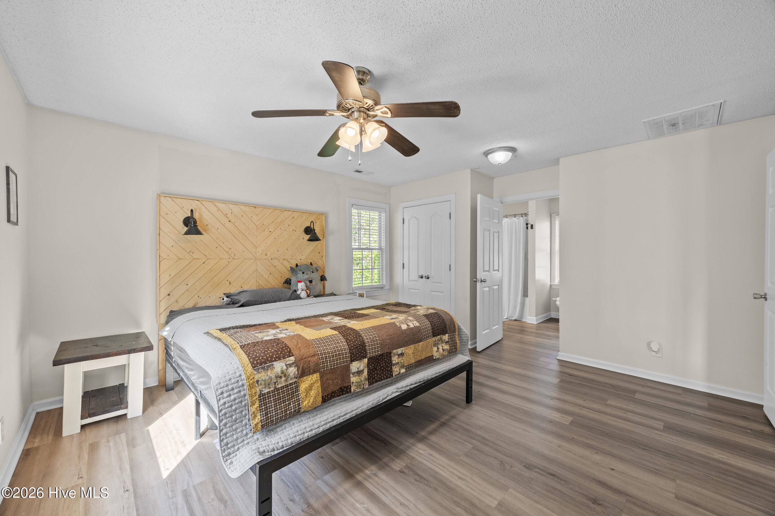 100567954 | Photo 15