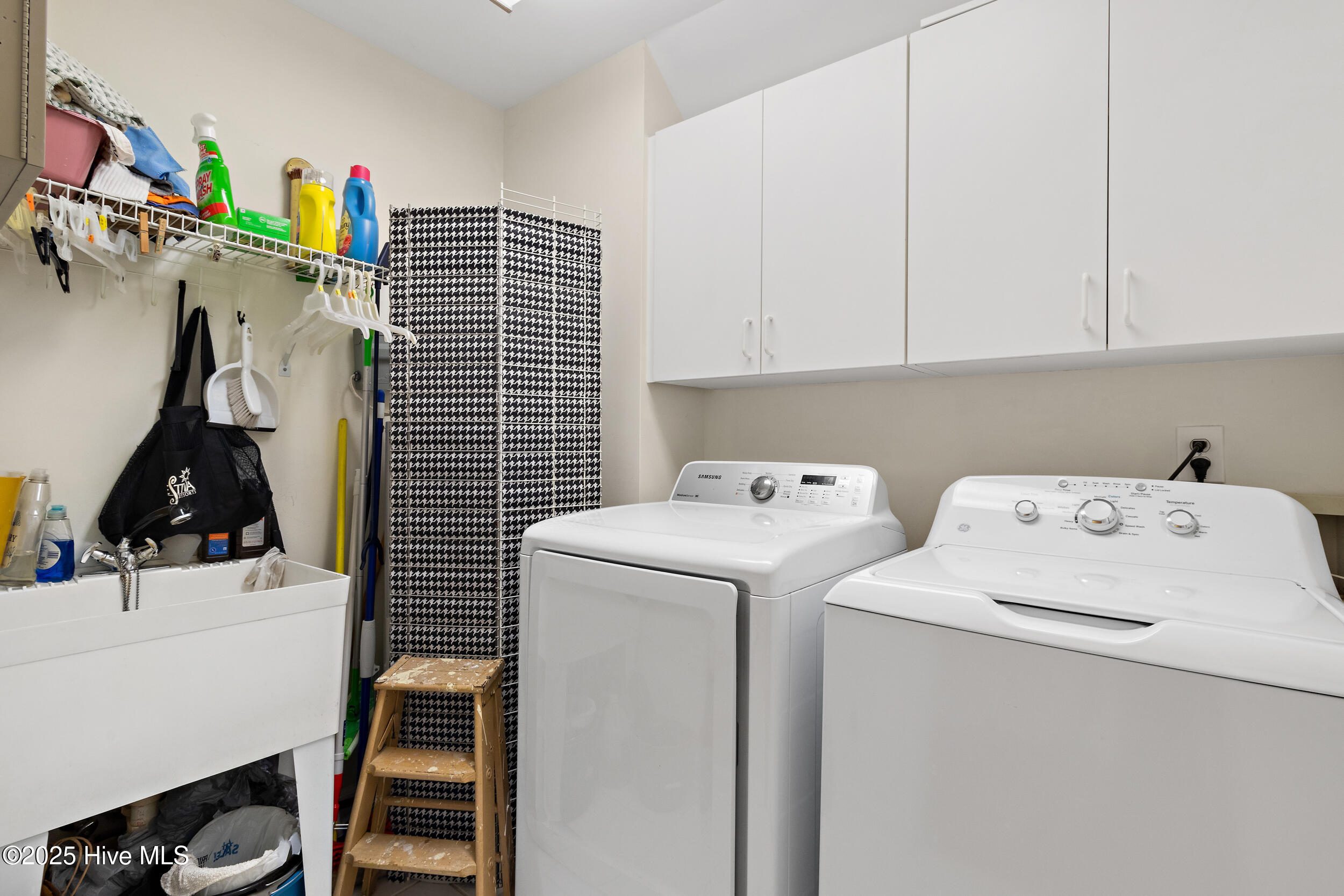 100541075 | Photo 35