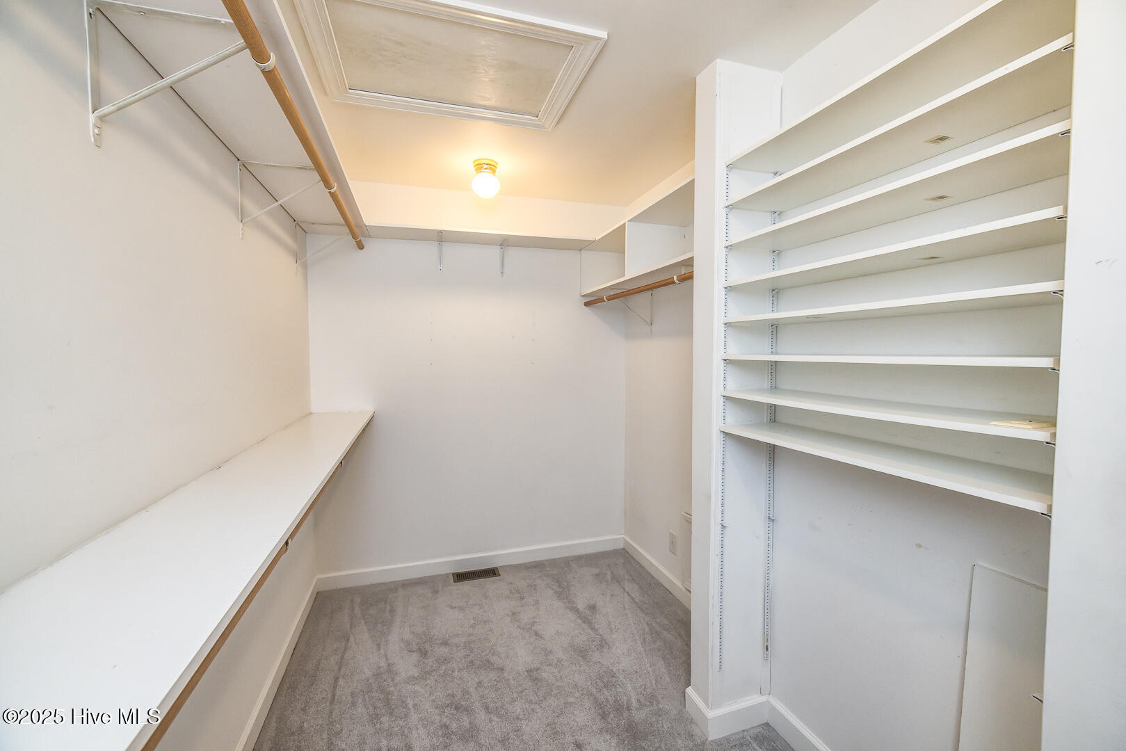 100544810 | Photo 28