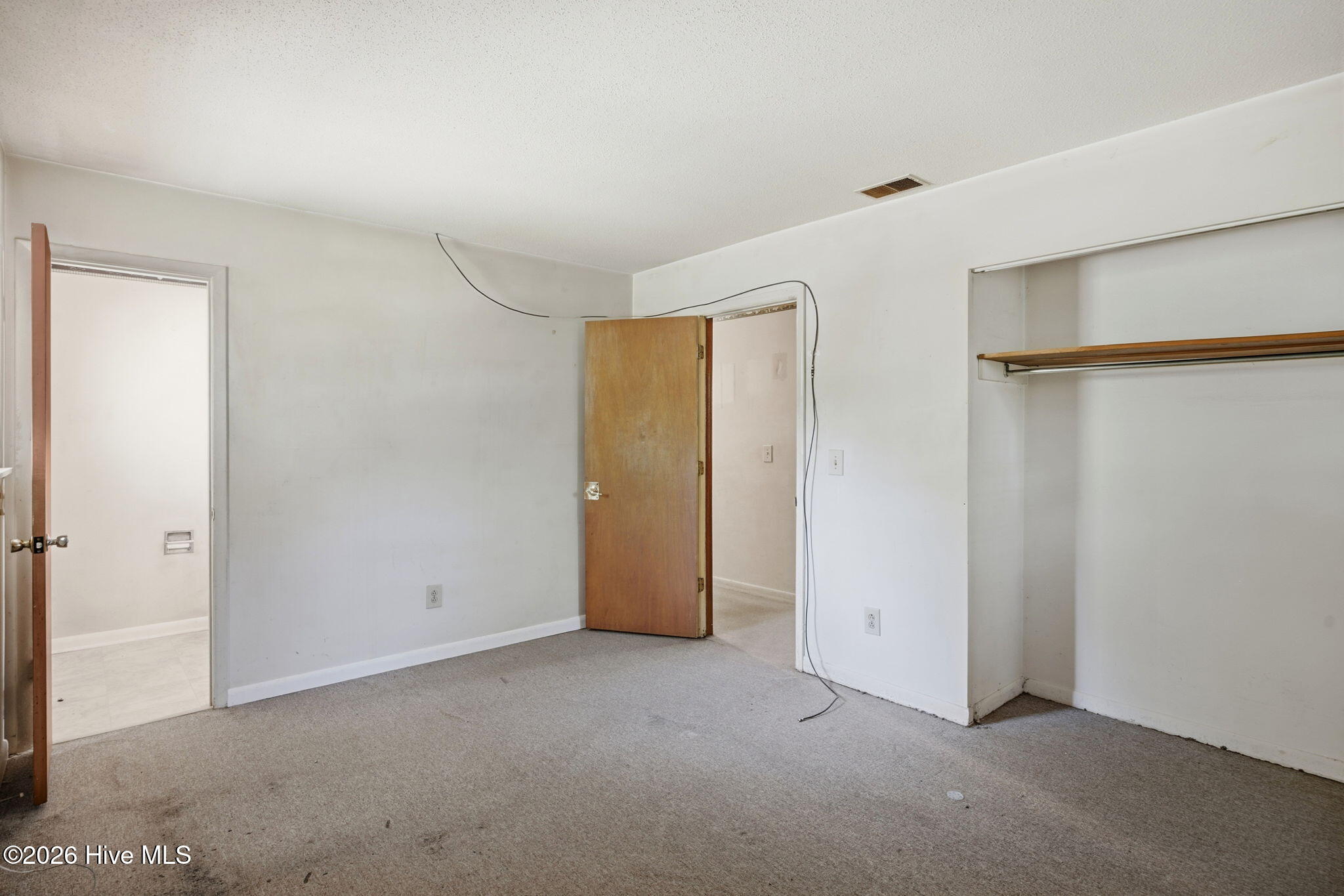 100586976 | Photo 22
