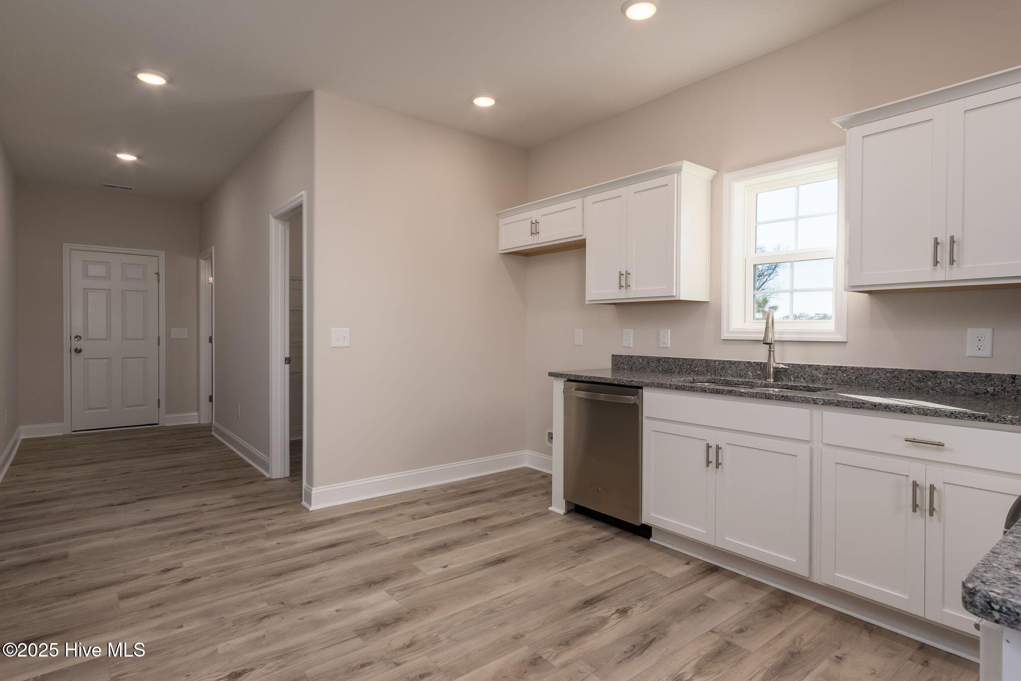 100531003 | Photo 17