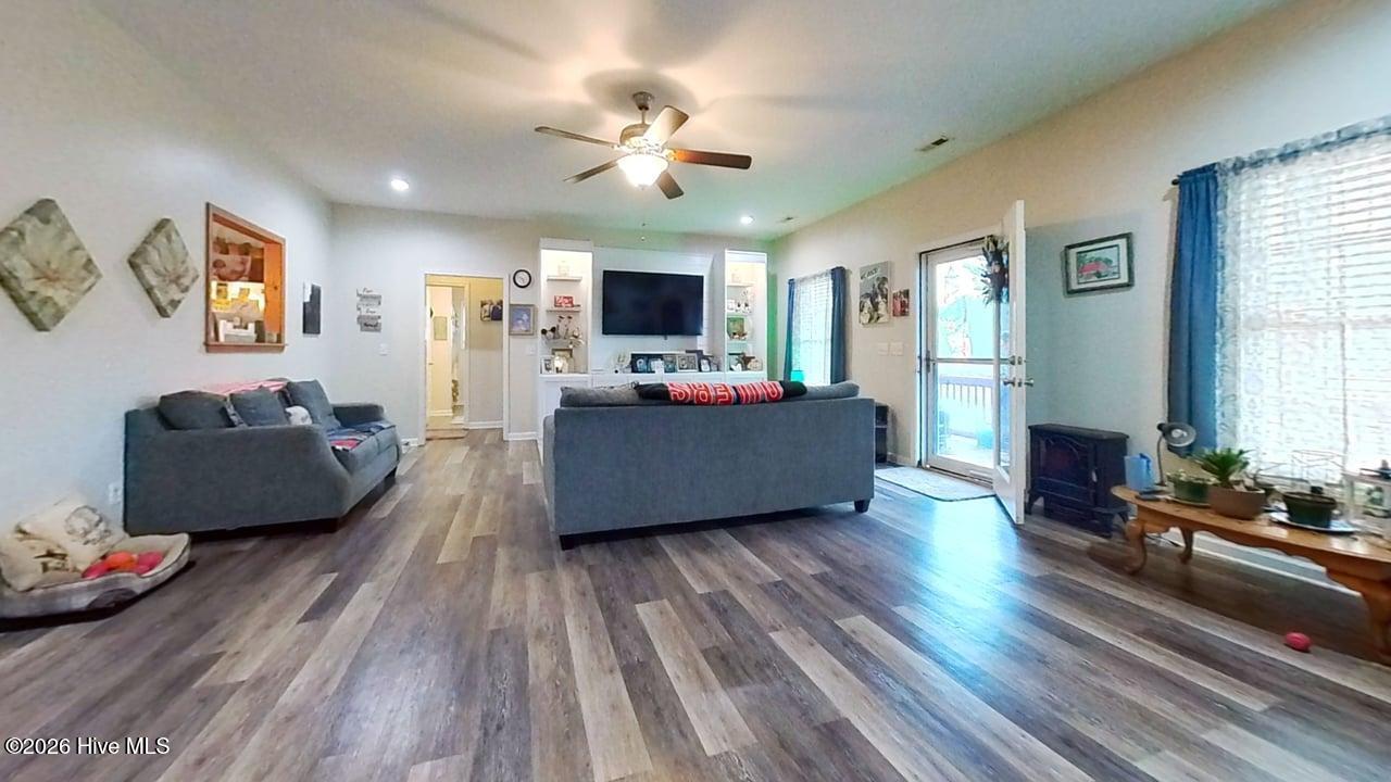 100559167 | Photo 26