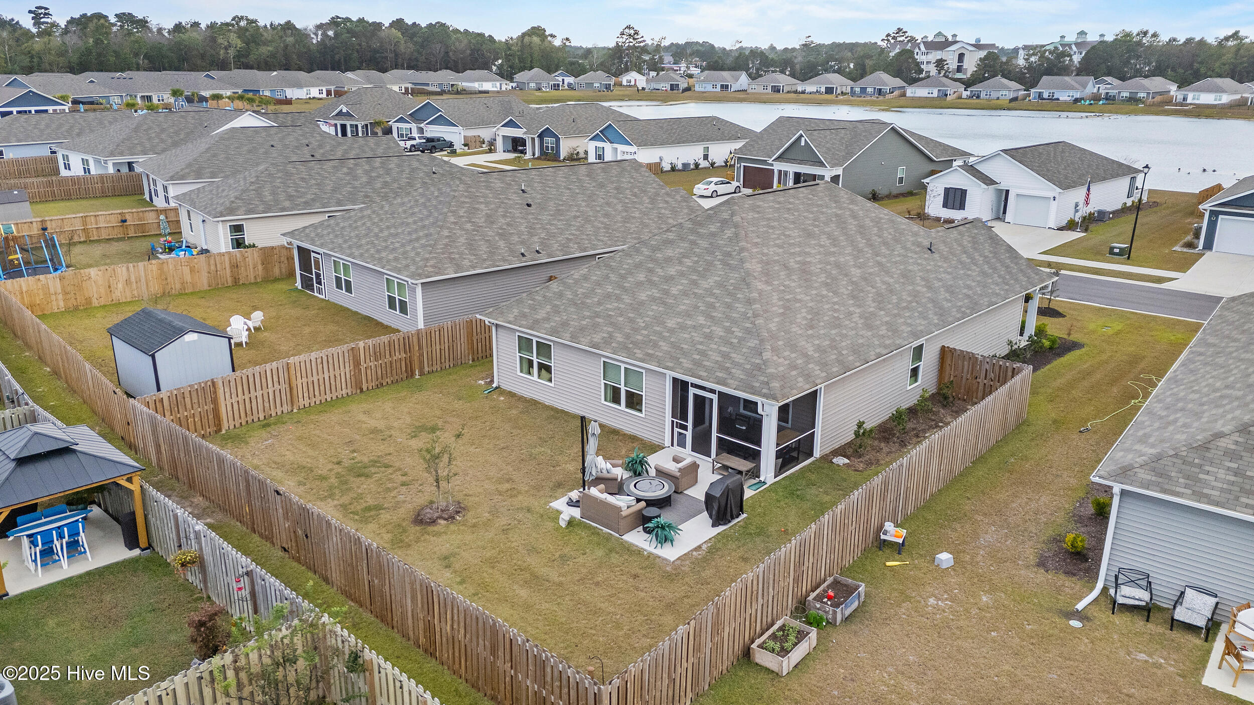 100533883 | Photo 44