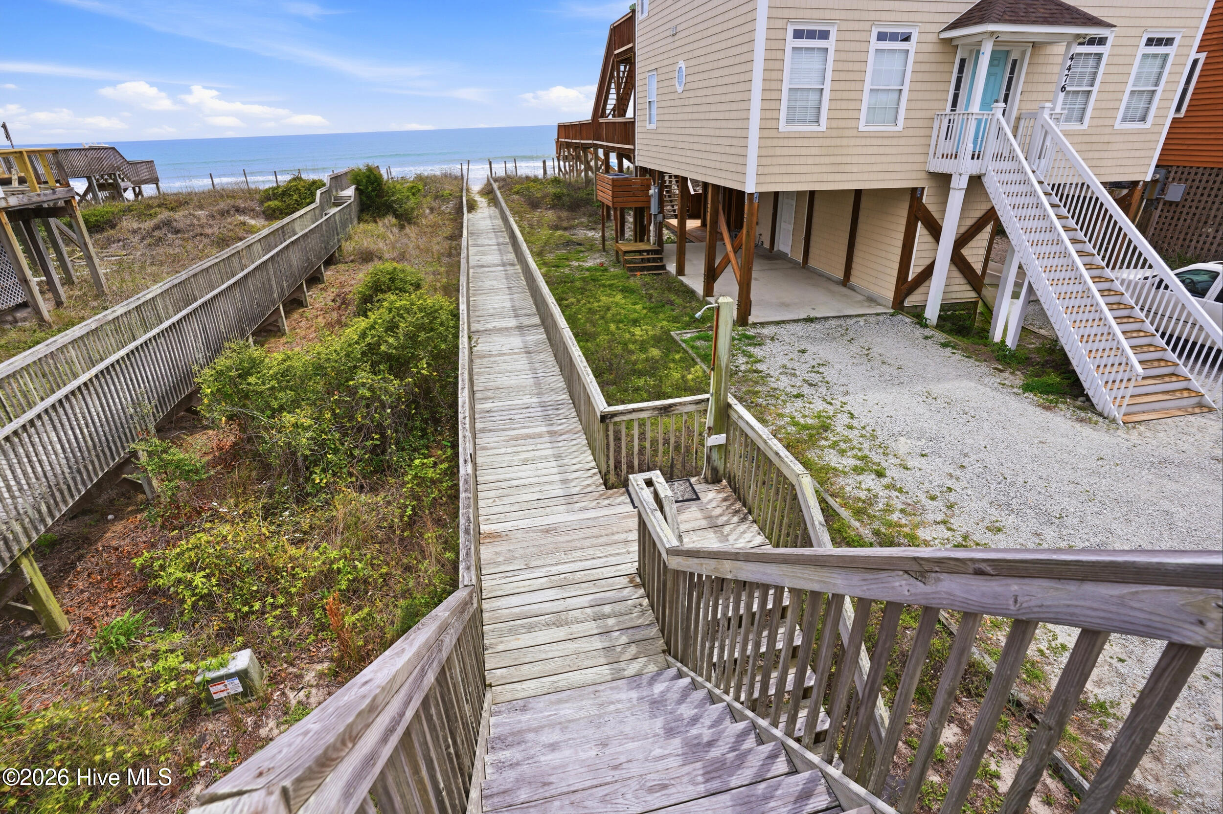 100566063 | Photo 42