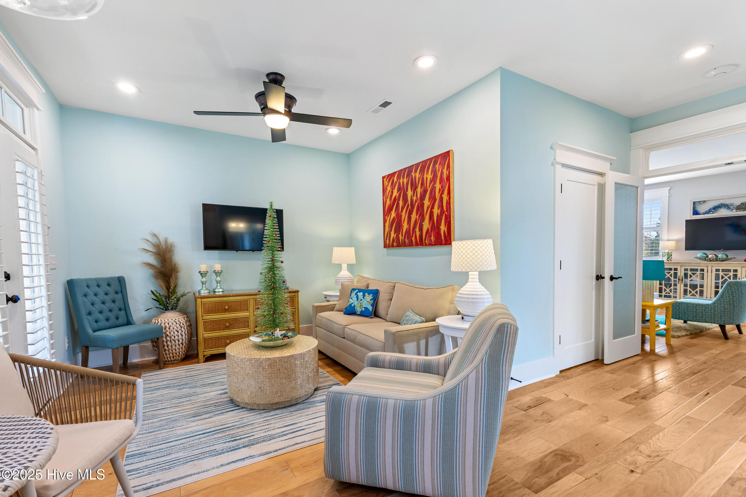 100543179 | Photo 43