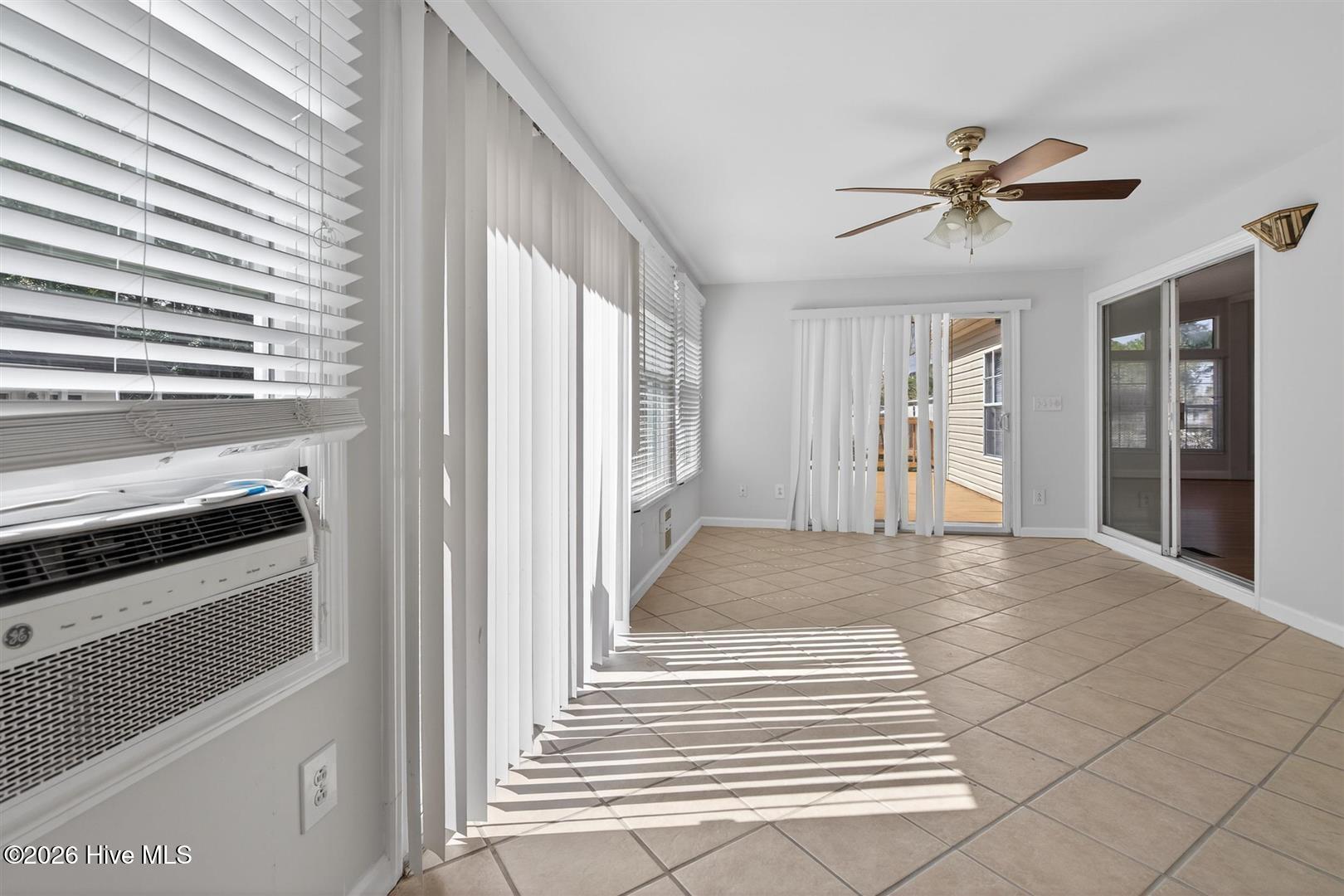 100558434 | Photo 32