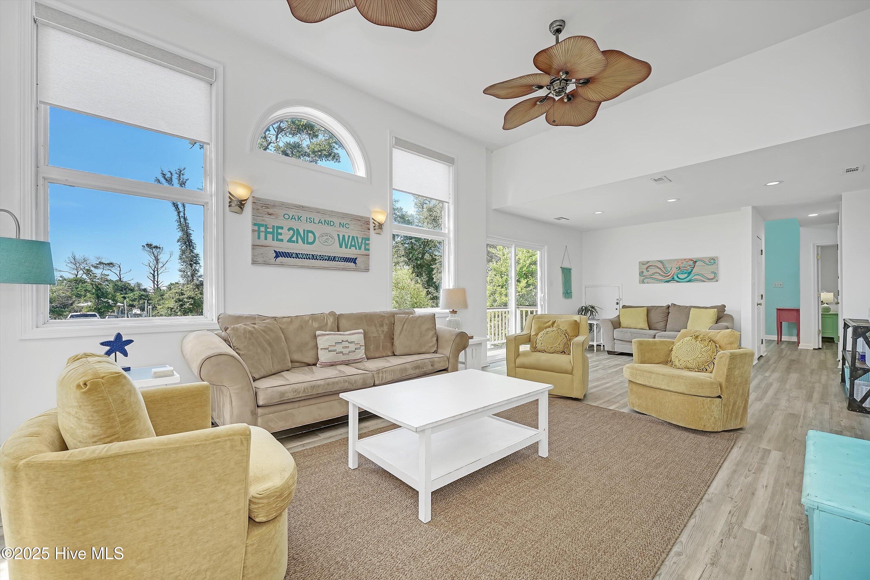 100527837 | Photo 15