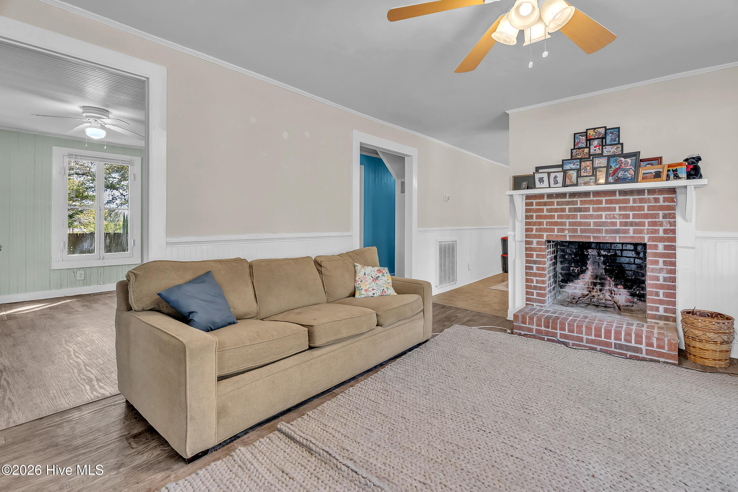 100567144 | Photo 24