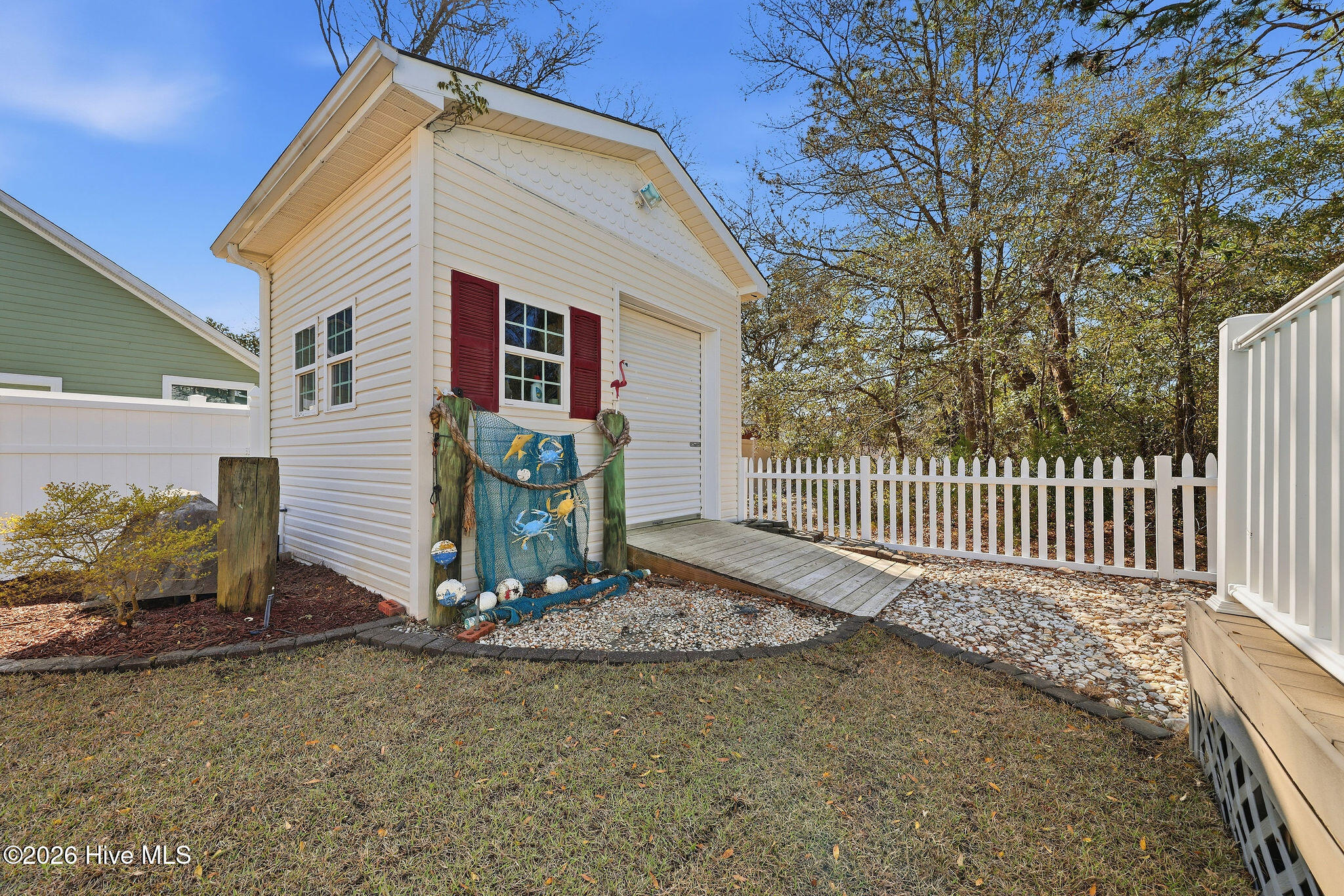 100564748 | Photo 16