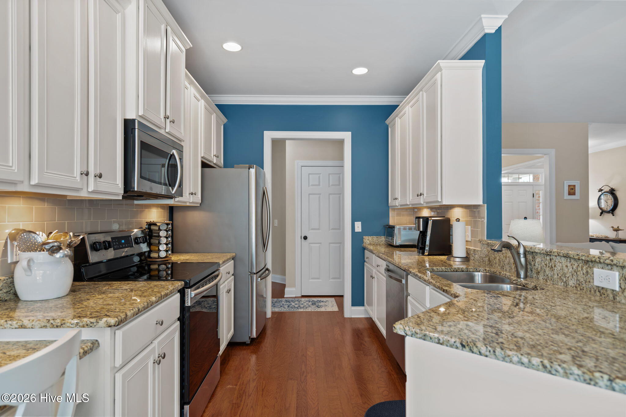 100568496 | Photo 11