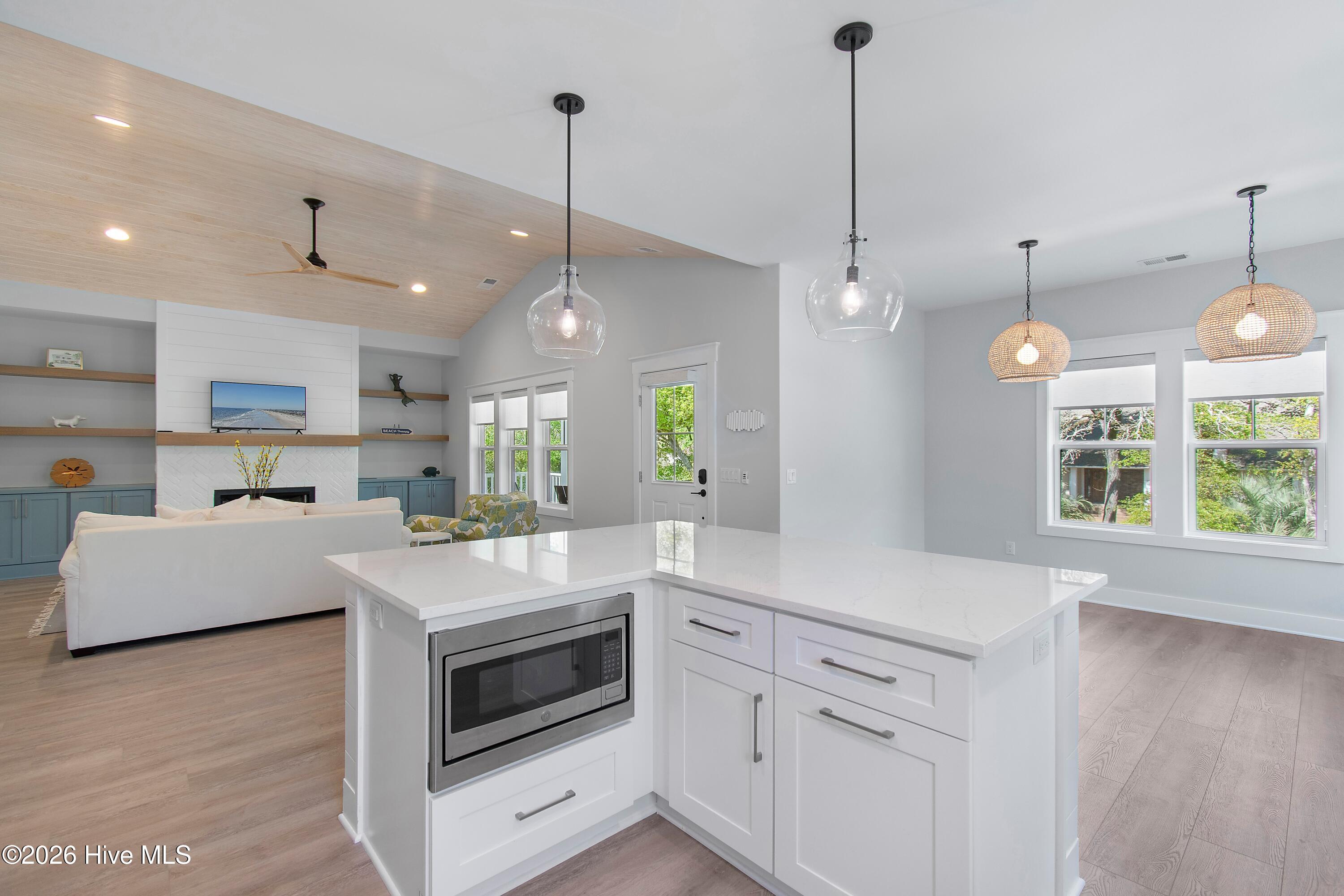 100567576 | Photo 16