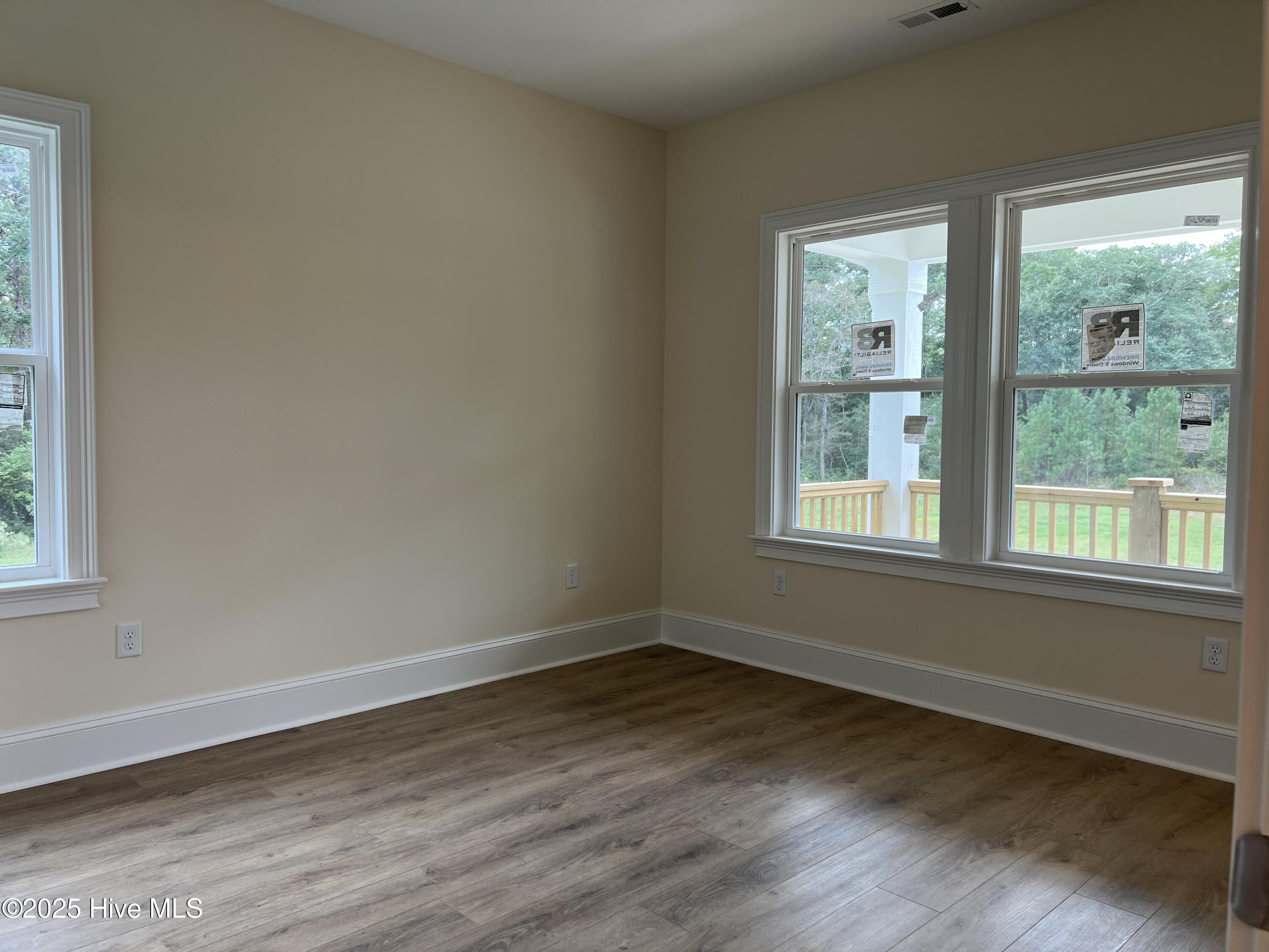 100517039 | Photo 15