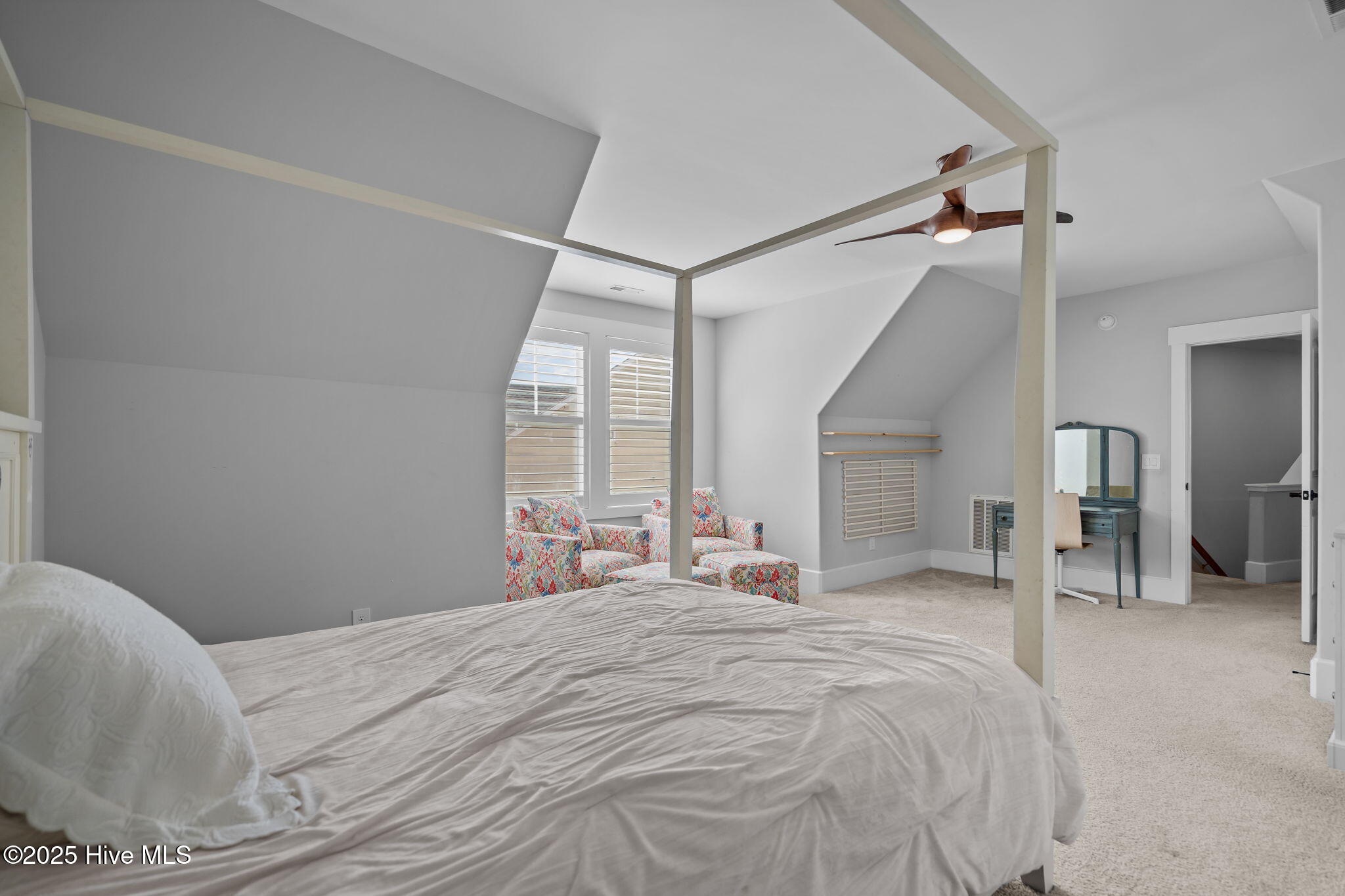 100536162 | Photo 44