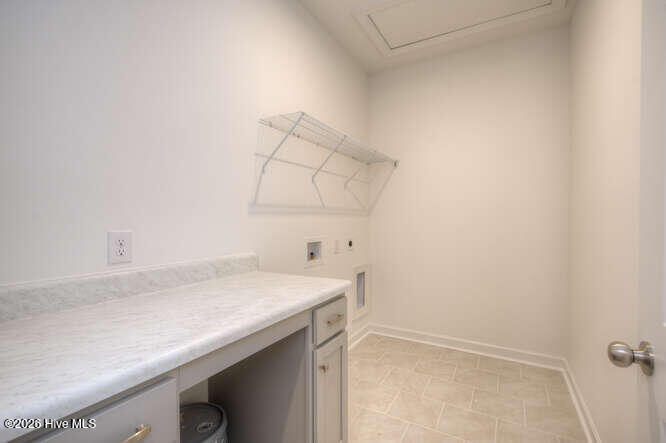 100563715 | Photo 19