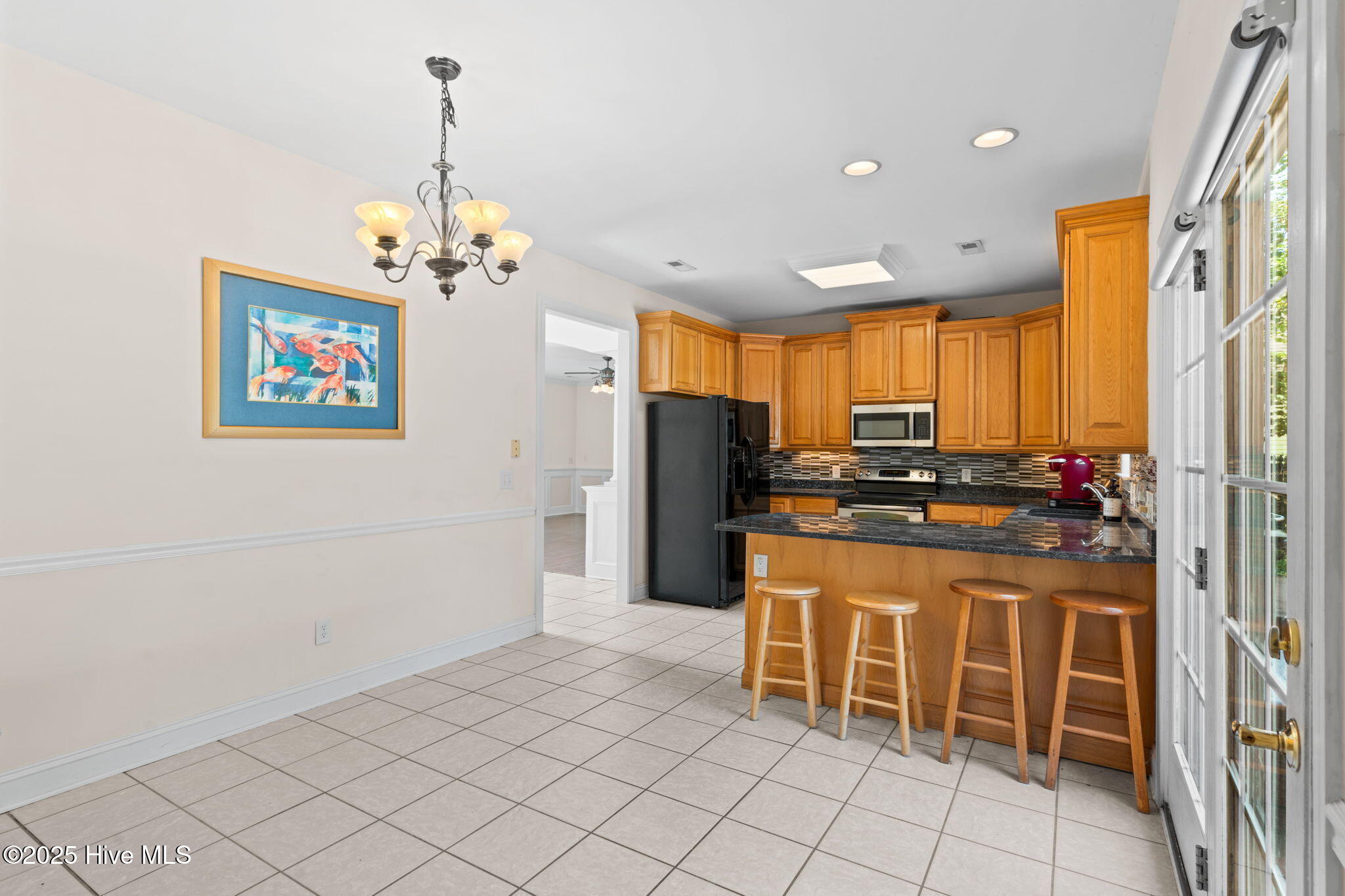 100522413 | Photo 12