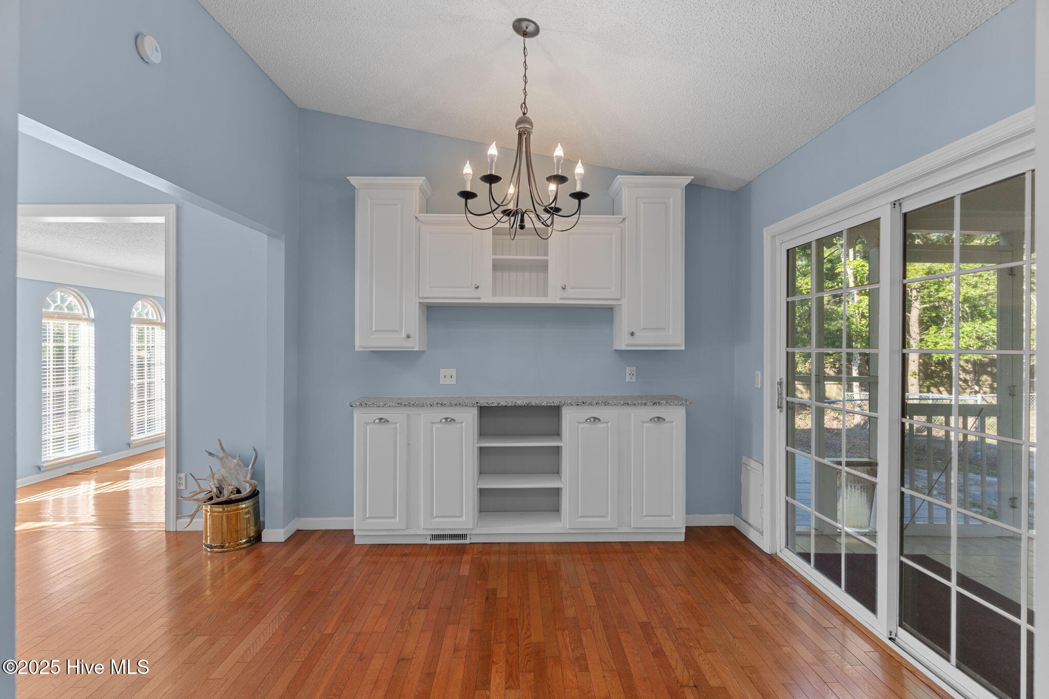 100527660 | Photo 18