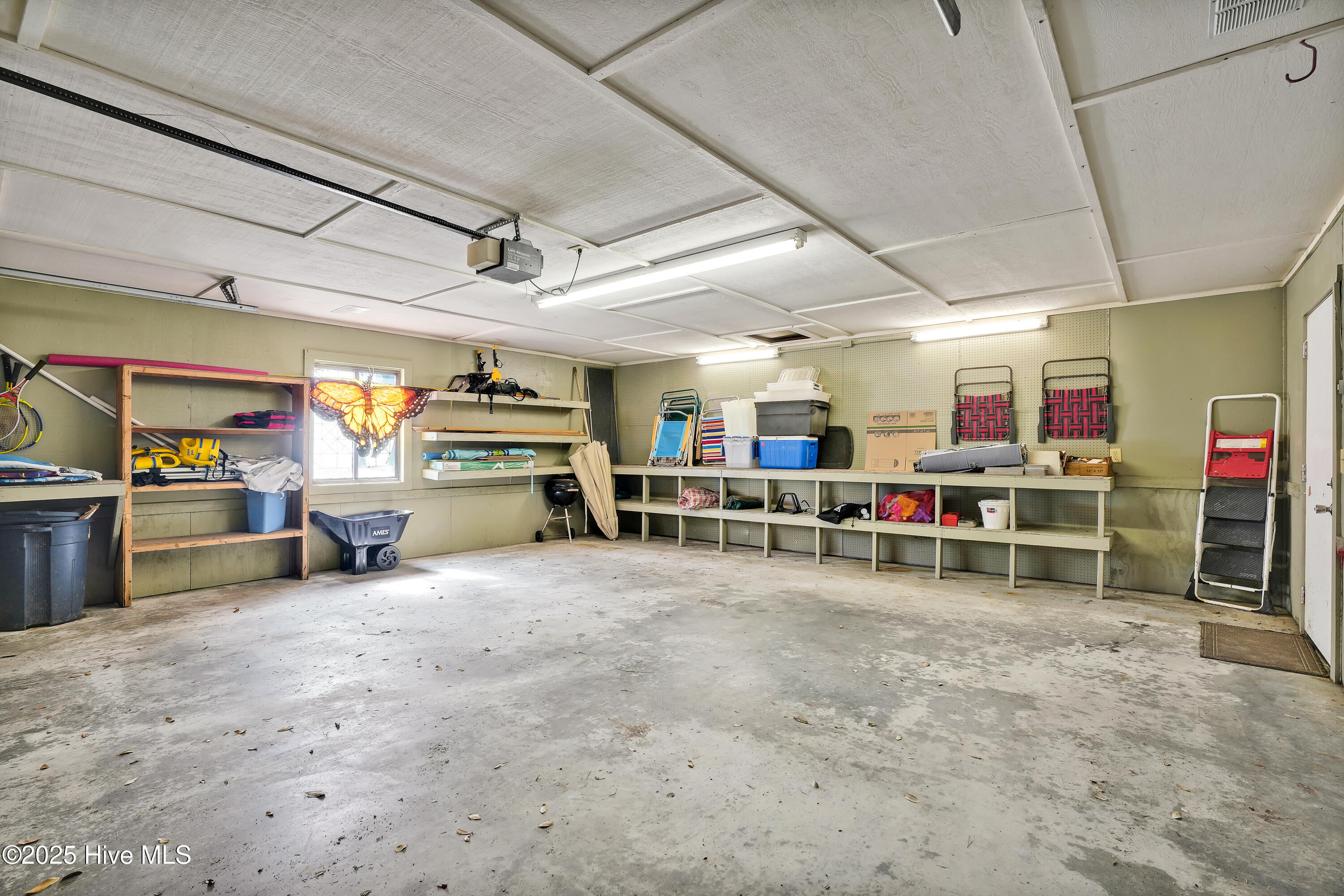 100570549 | Photo 45