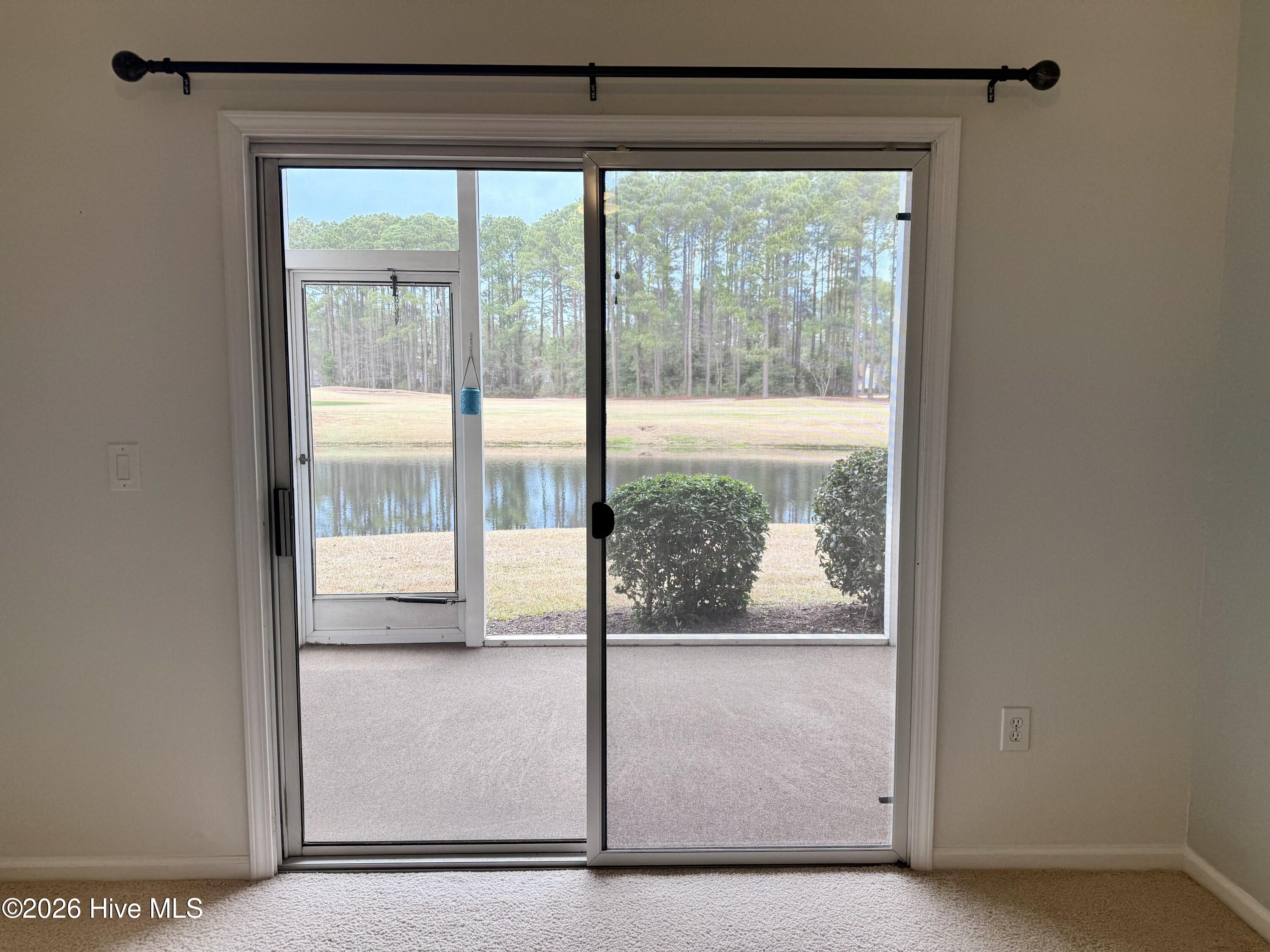 100570060 | Photo 10