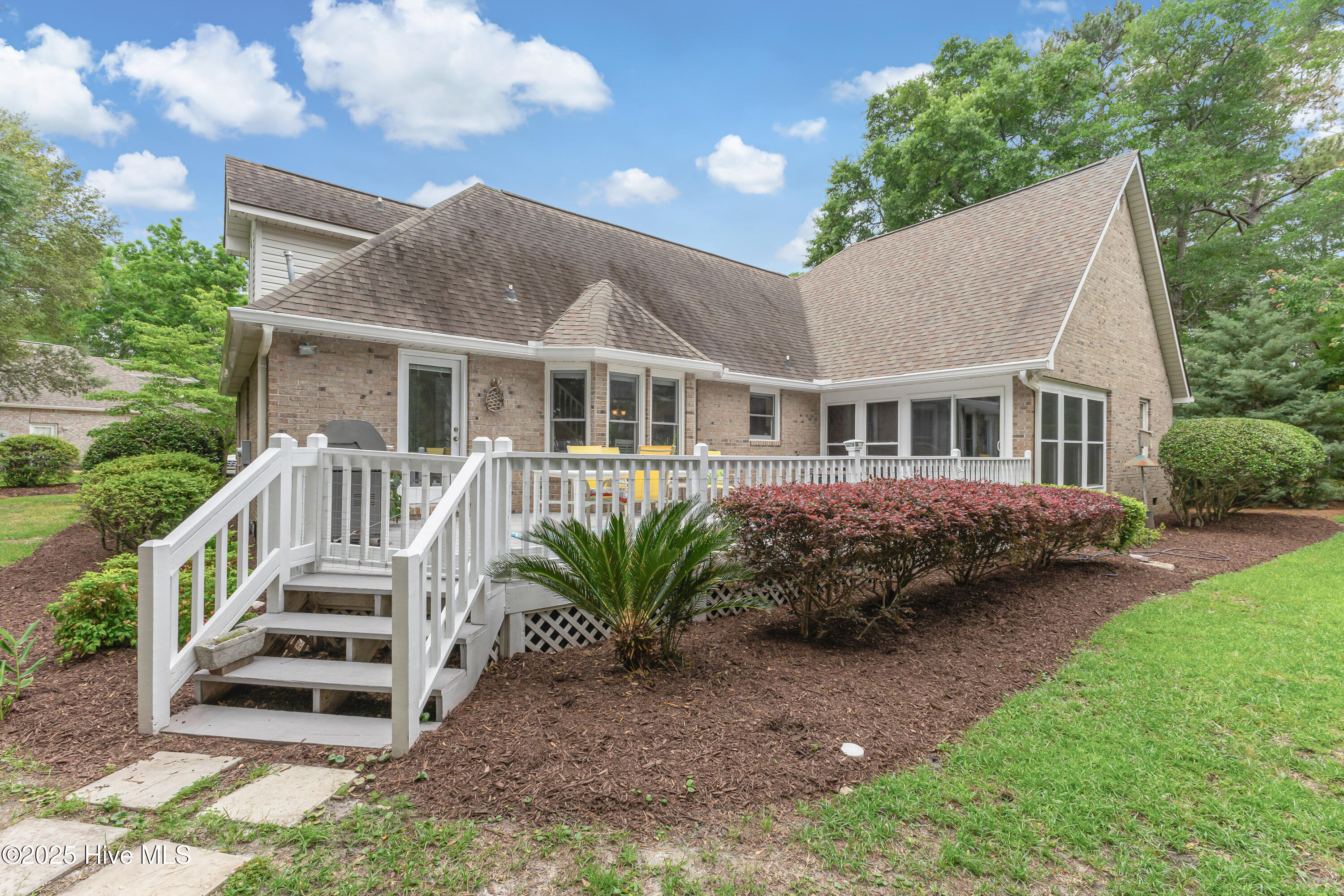 100508279 | Photo 11