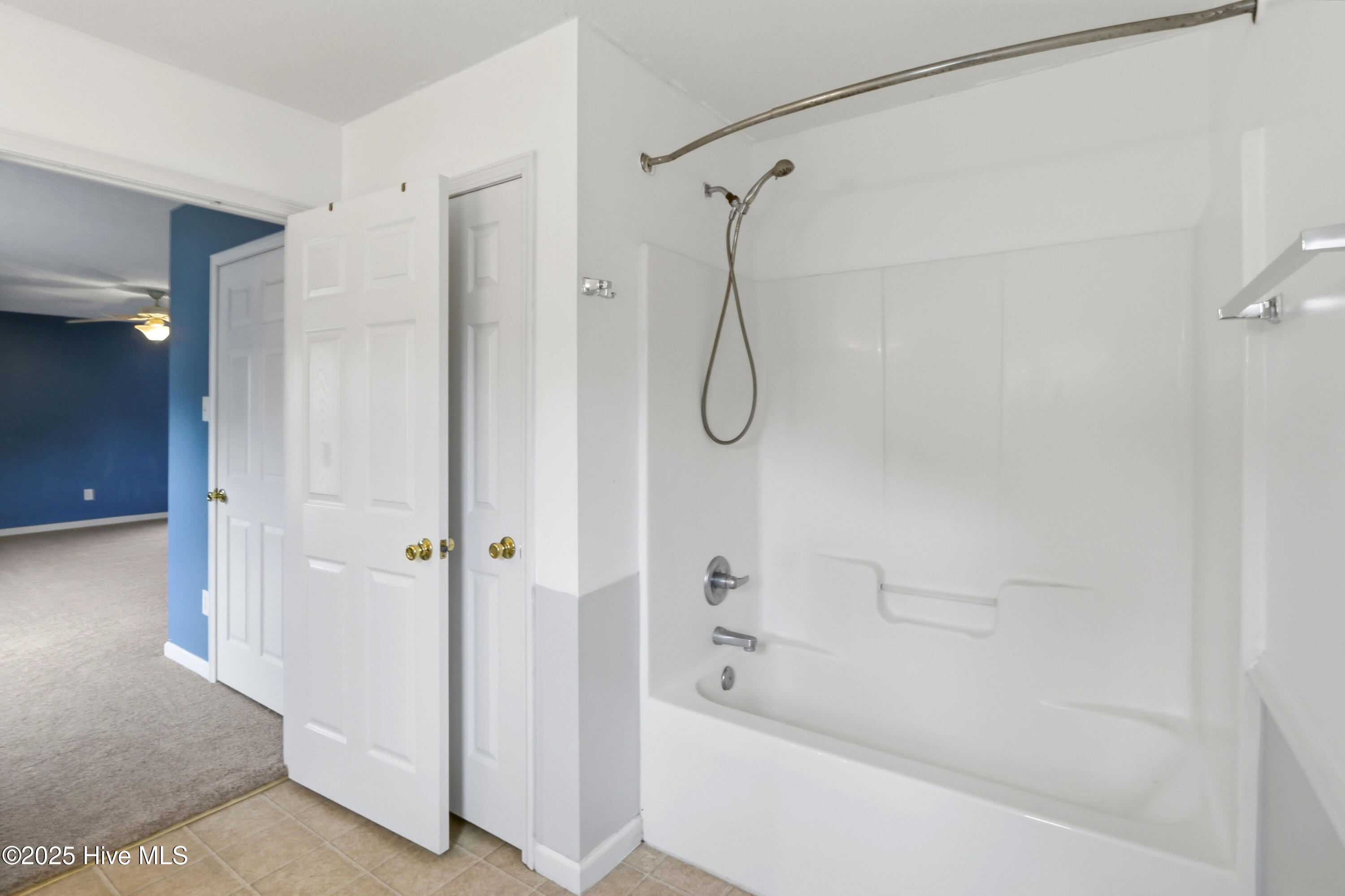 100531186 | Photo 25