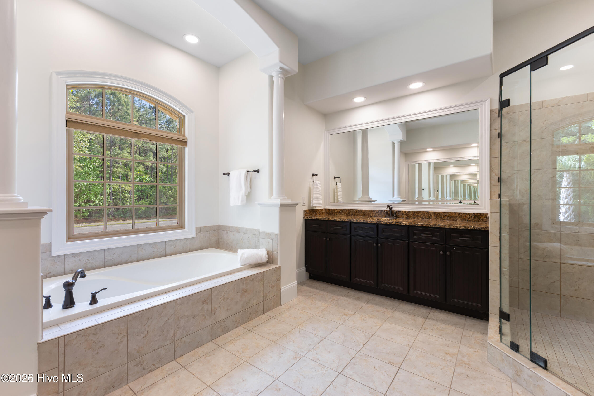 100567857 | Photo 23