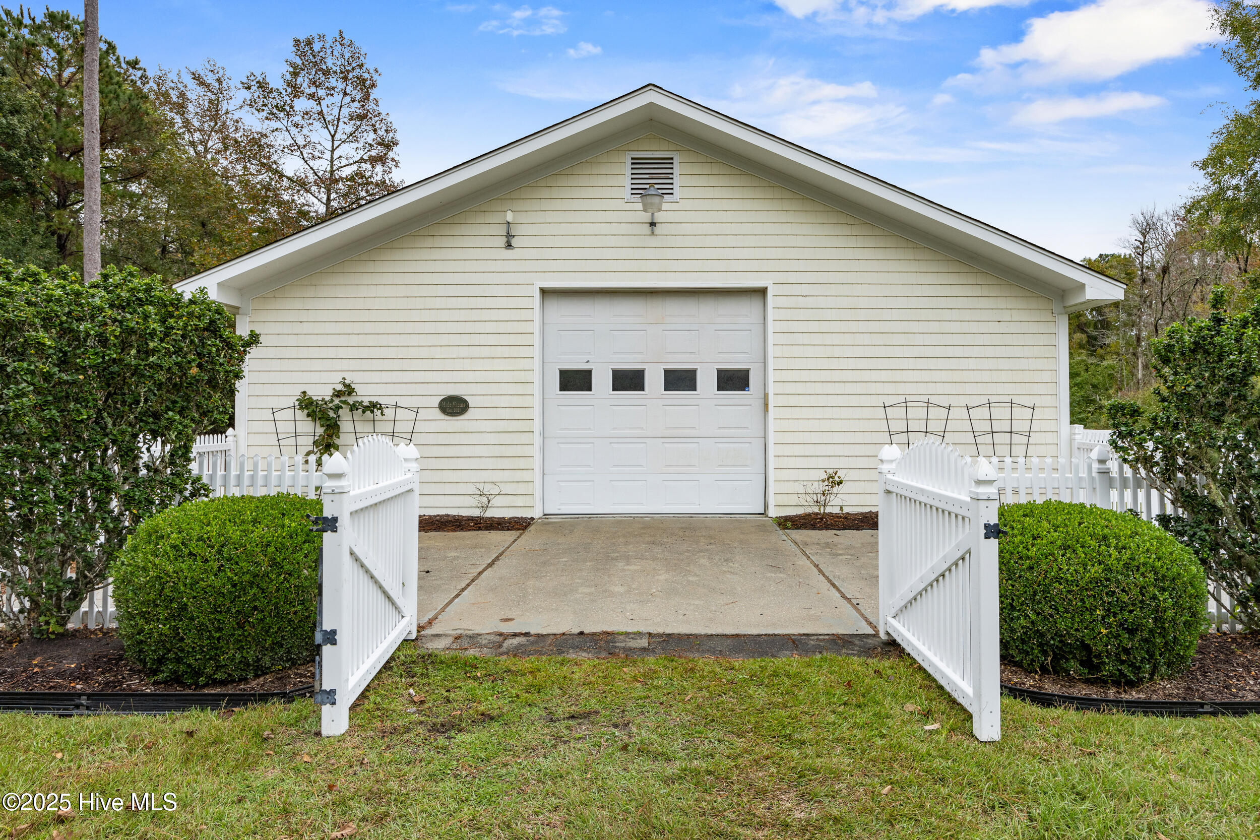 100538720 | Photo 72