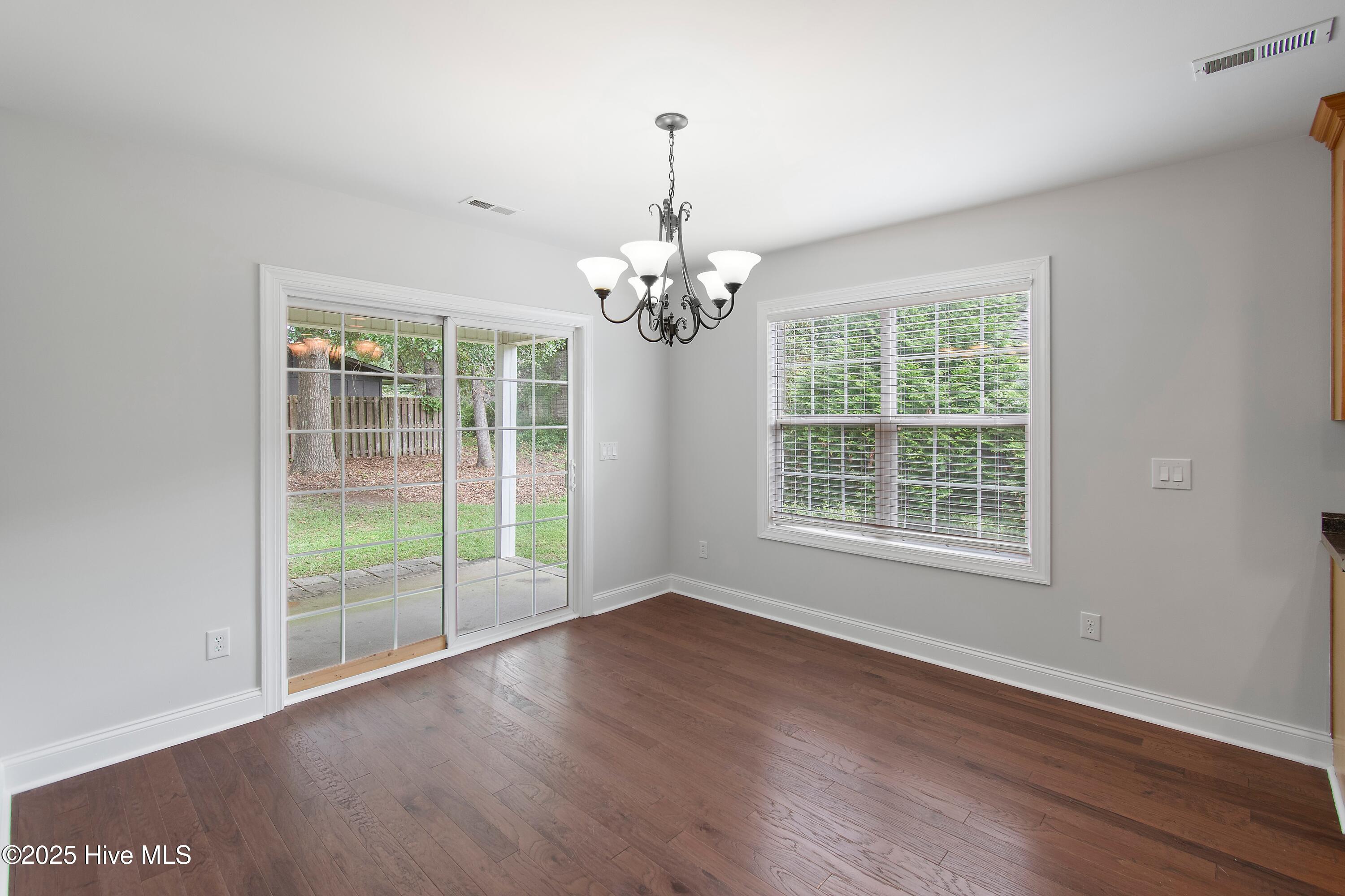 100527568 | Photo 11