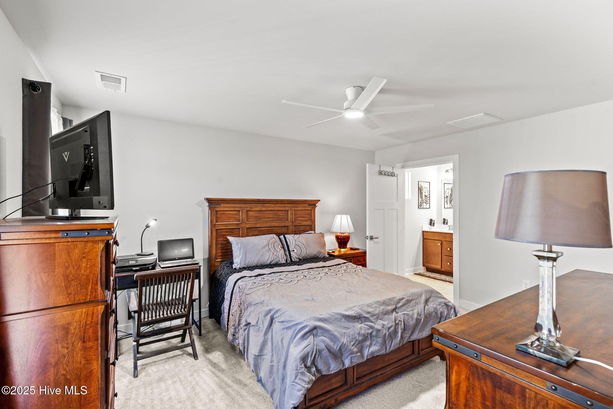 100537492 | Photo 11